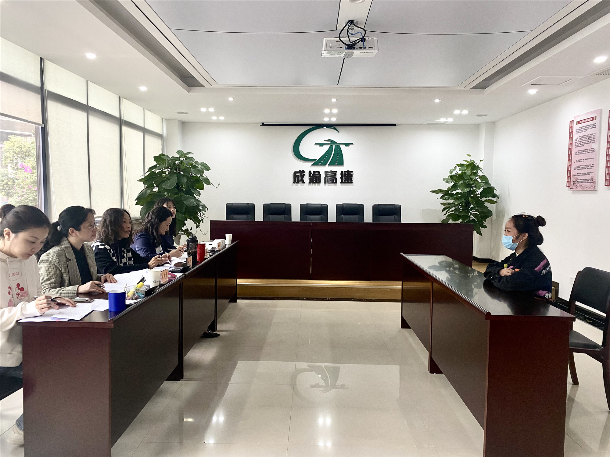 成渝分公司開展內部選聘面試會