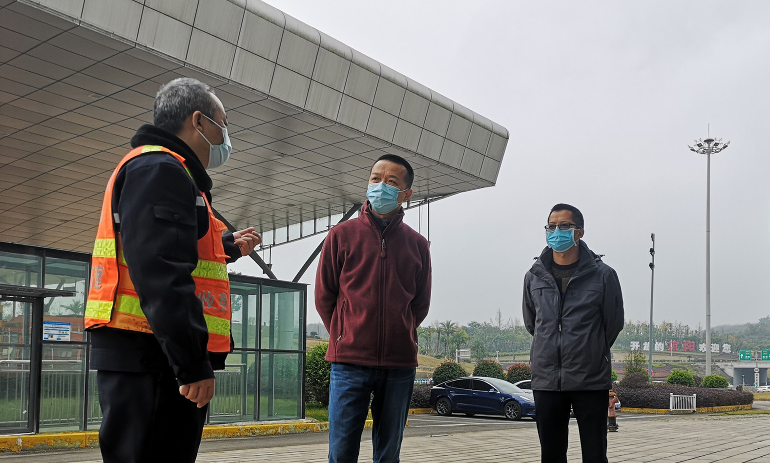 公司黨委委員、副總經(jīng)理李曉斌檢查成渝高速簡陽北收費(fèi)站疫情防控工作