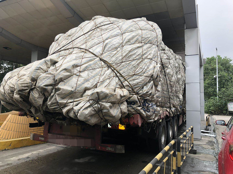 成渝高速內江聯勤小組快速處置損壞路產逃逸車輛