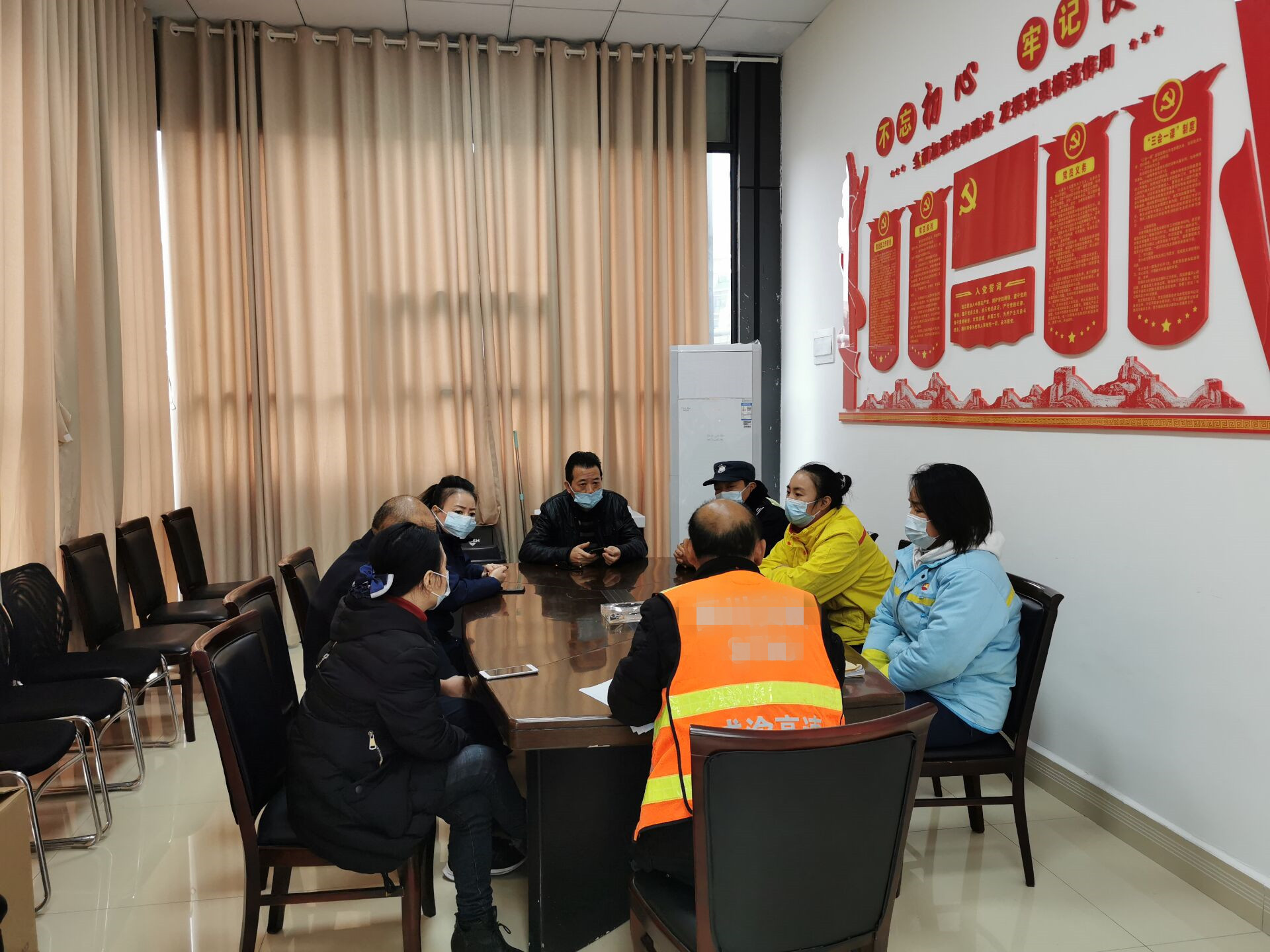 成渝高速內江服務區宣貫疫情防控工作要求