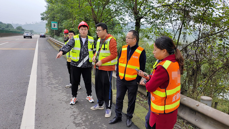 內江管理處積極處置路面沉降安全隱患