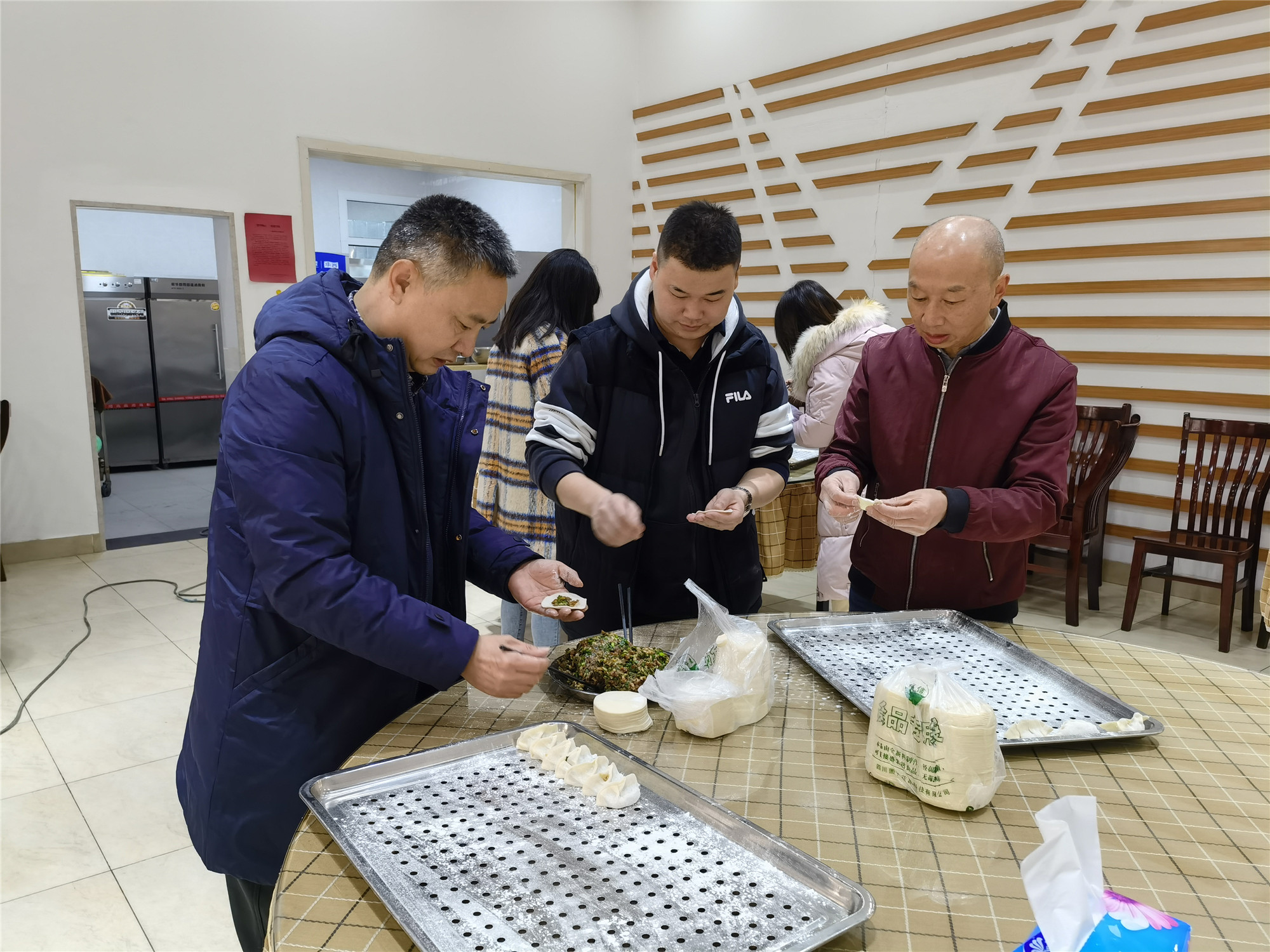 成渝分公司本部開展“慶冬至、包餃子”活動(dòng)