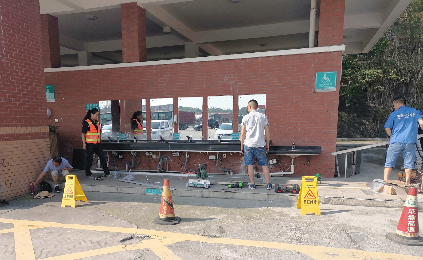 成渝高速公路資中停車區(qū)完成“廁所革命”整改任務(wù)