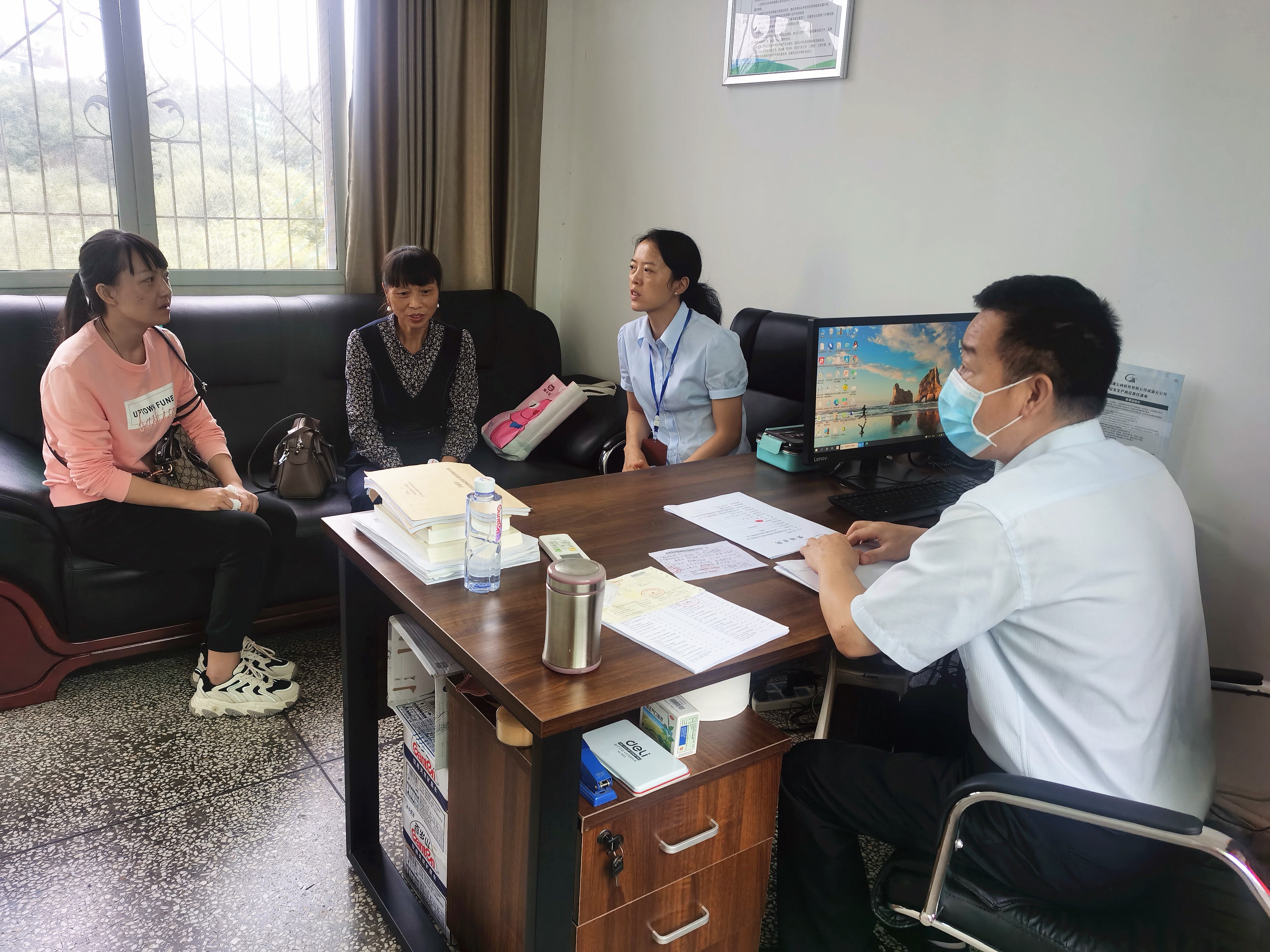 成渝高速公路石盤(pán)收費(fèi)站多形式開(kāi)展員工心理疏導(dǎo)工作