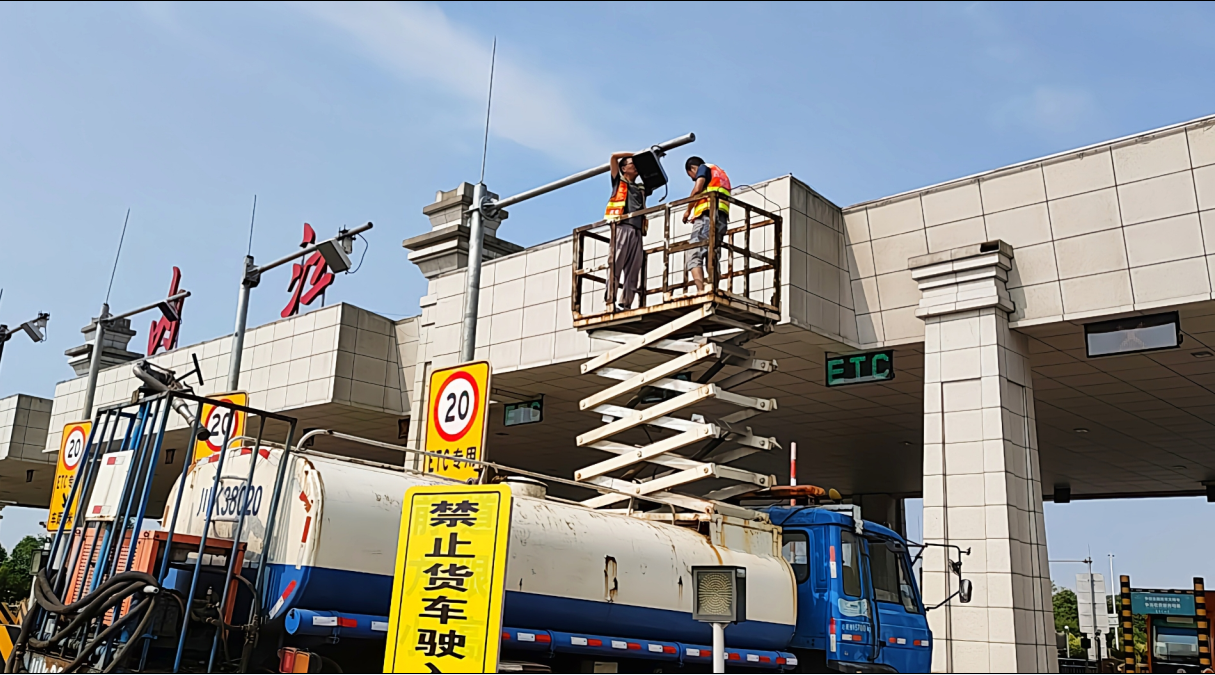 內江管理處有效應對道路突發情況