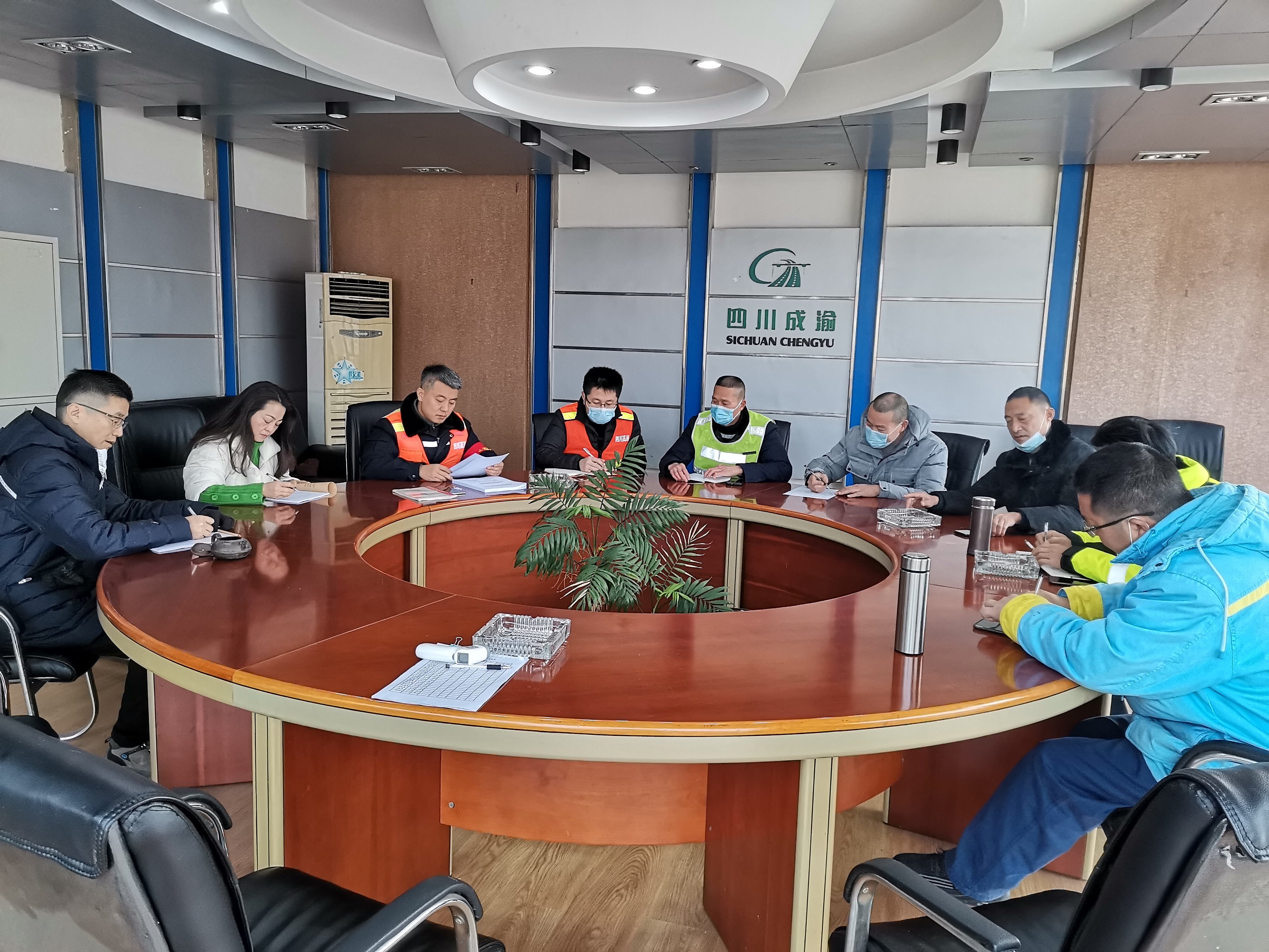 成渝高速公路簡陽北停車區召開春運動員會