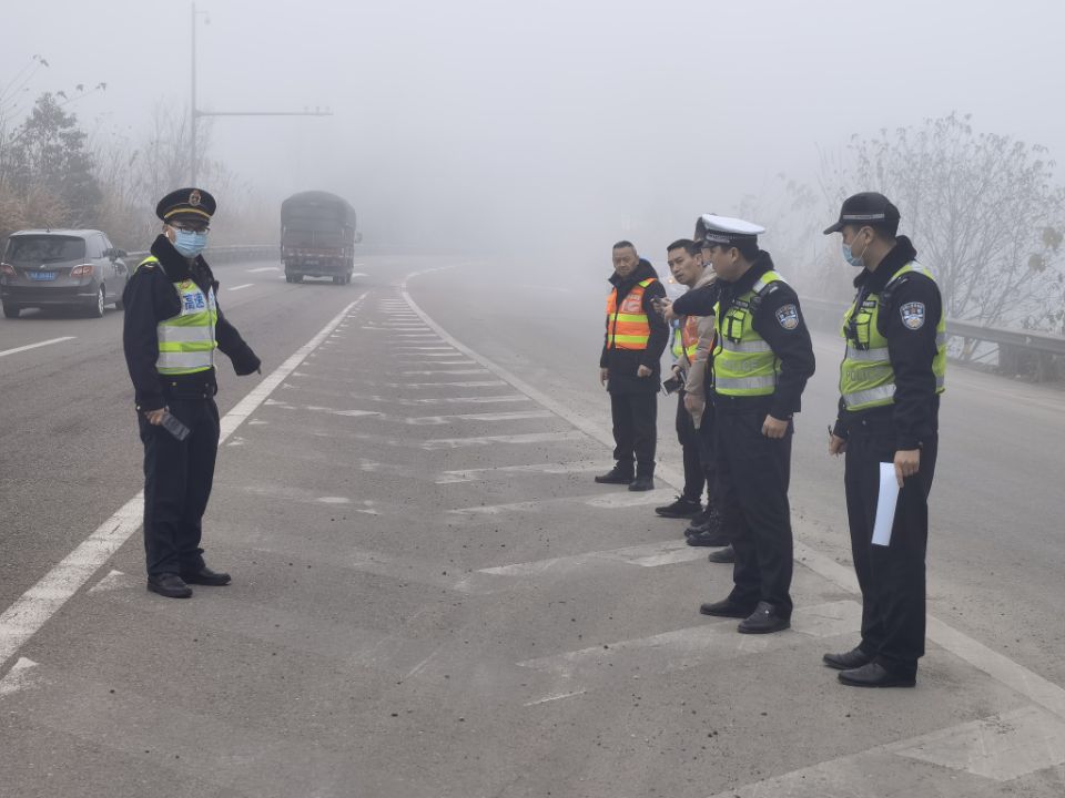 成渝高速公路資陽段聯合開展道路安全隱患專項排查
