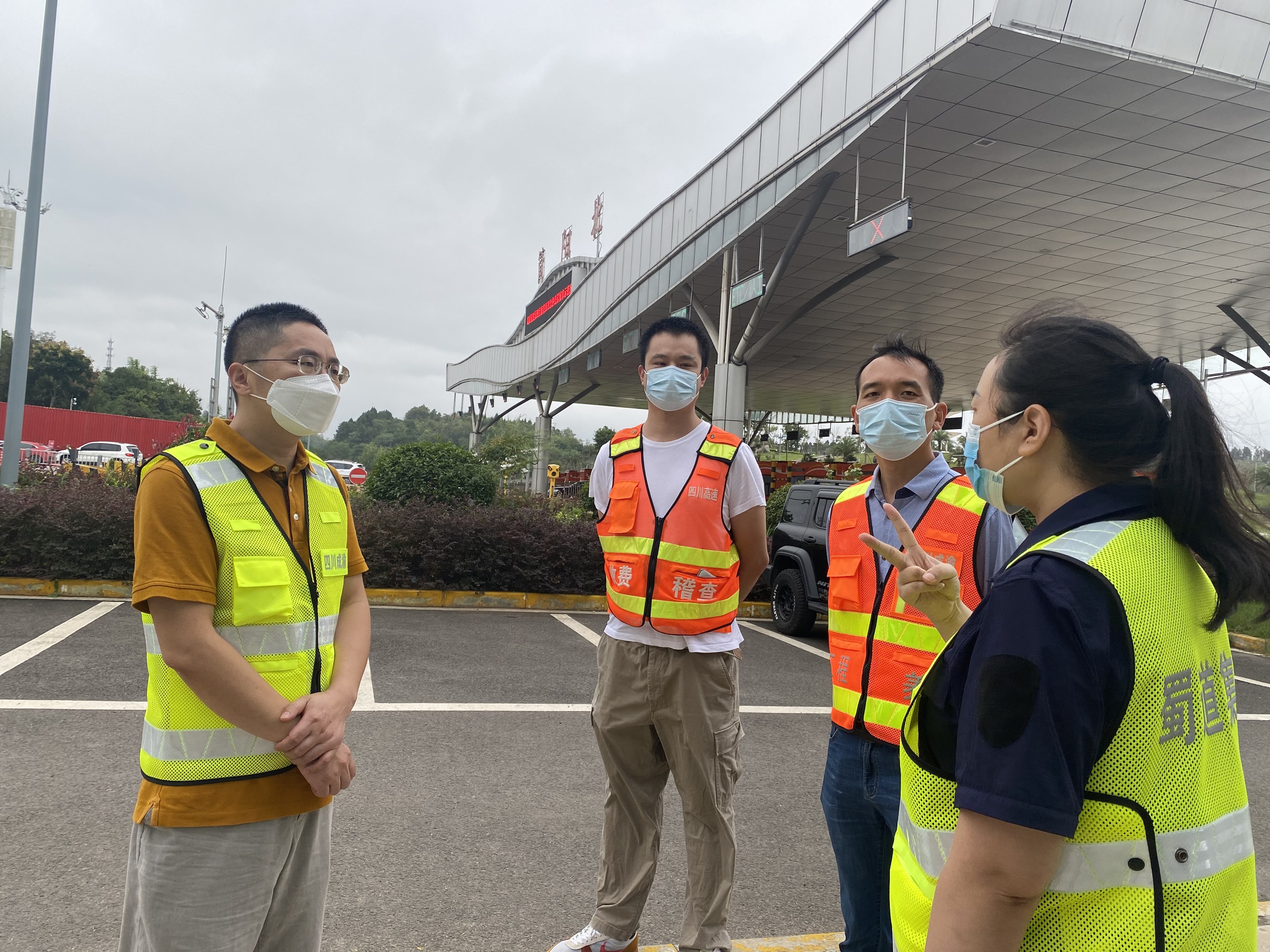 公司黨委委員、副總經(jīng)理鄧勇檢查管理處國(guó)慶安全保暢及疫情防控工作