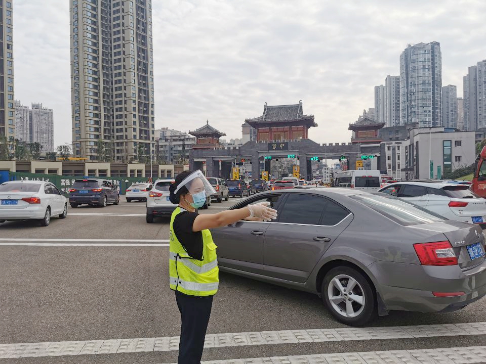 成渝高速資中收費站順利通過國慶“大考”