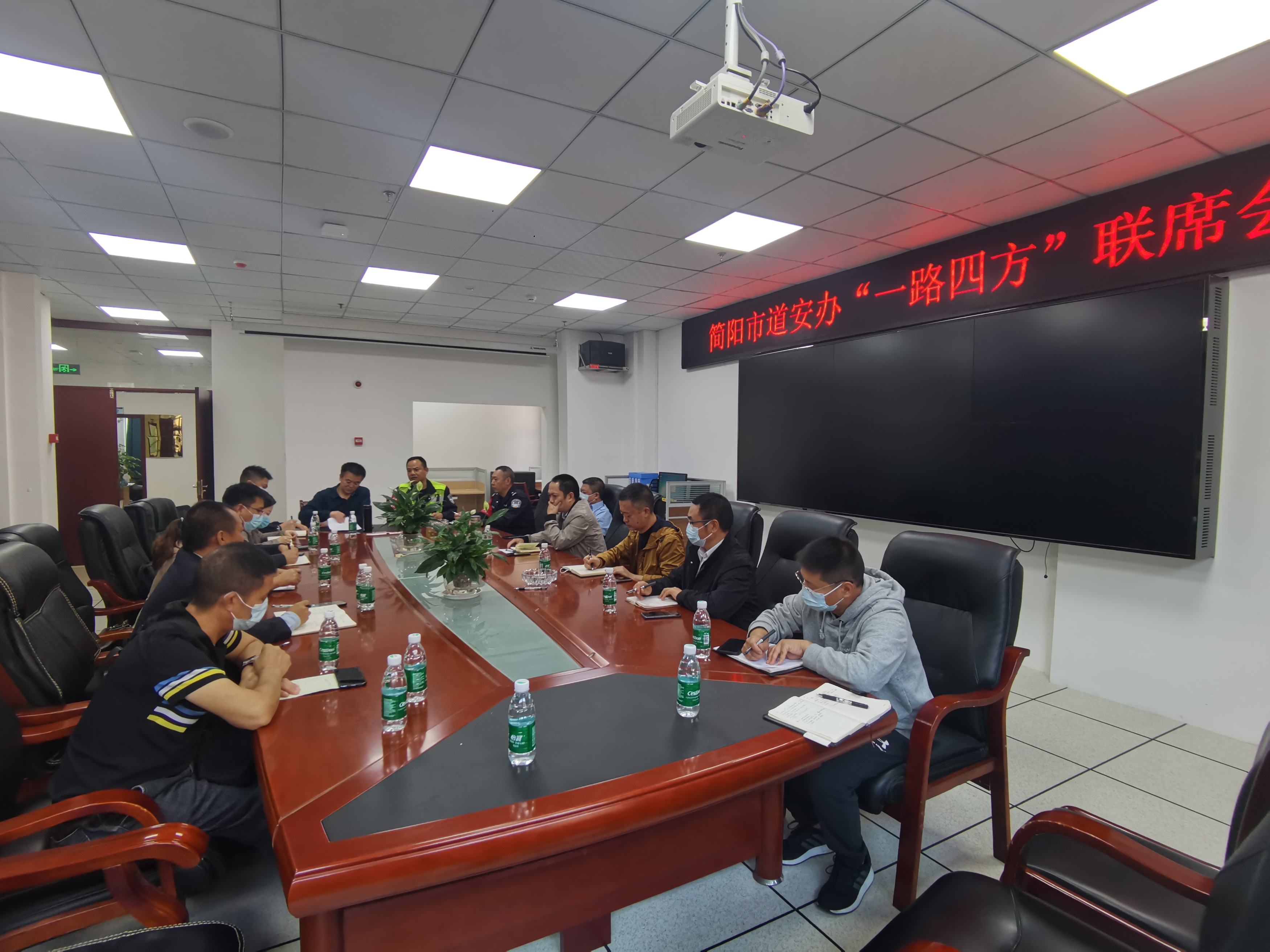 成都管理處黨總支聯(lián)合結(jié)對(duì)共建黨組織及地方政府召開“一路四方”聯(lián)席會(huì)