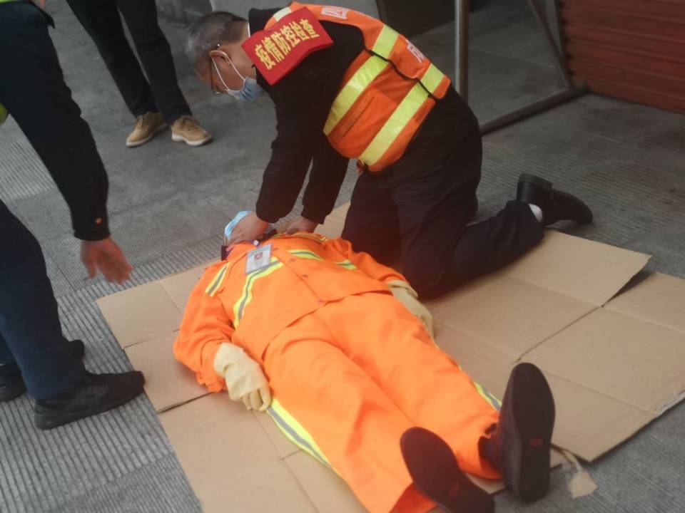 成渝高速內江服務區開展高處墜落事故現場應急處置演練