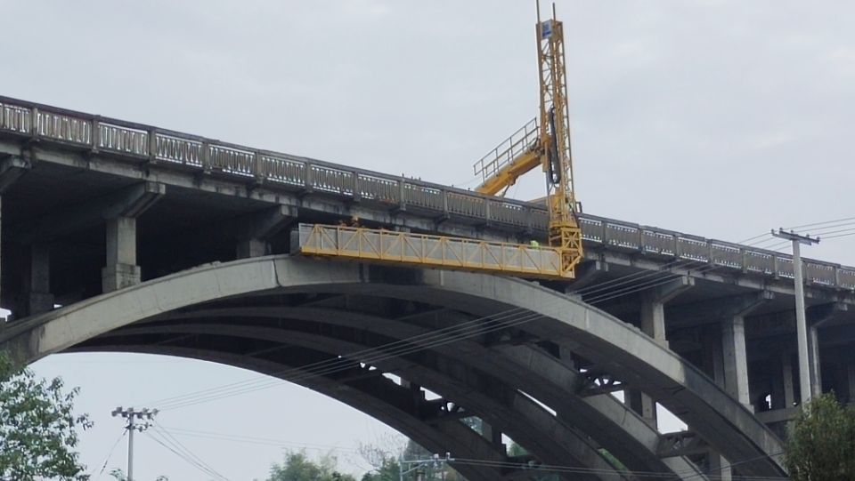 內(nèi)江管理處高效處置路內(nèi)病害 保障道路通行安全