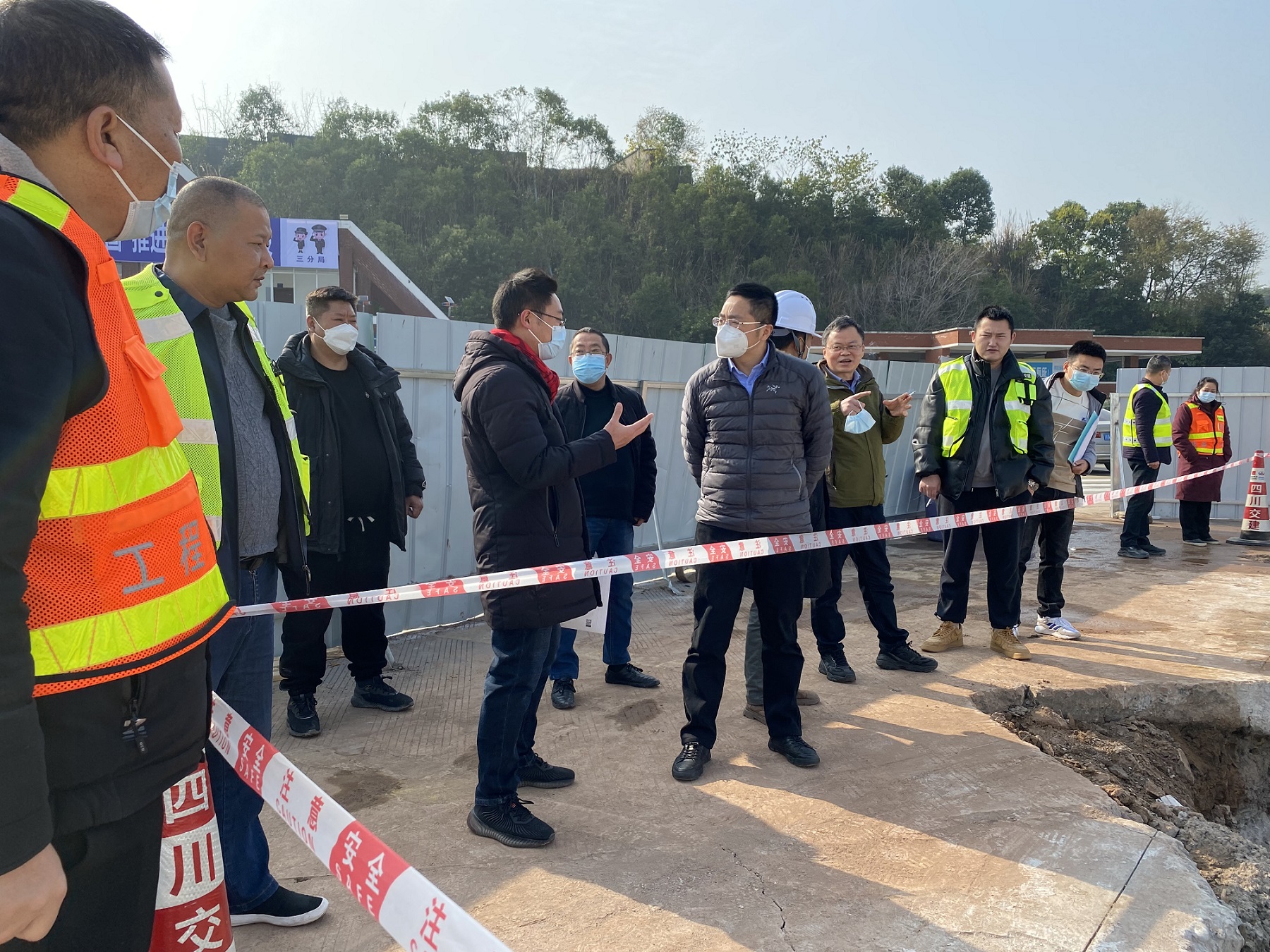 成渝分公司檢查成渝高速成渝“電走廊”暨資中停車區(qū)換電站建設(shè)項(xiàng)目實(shí)施情況
