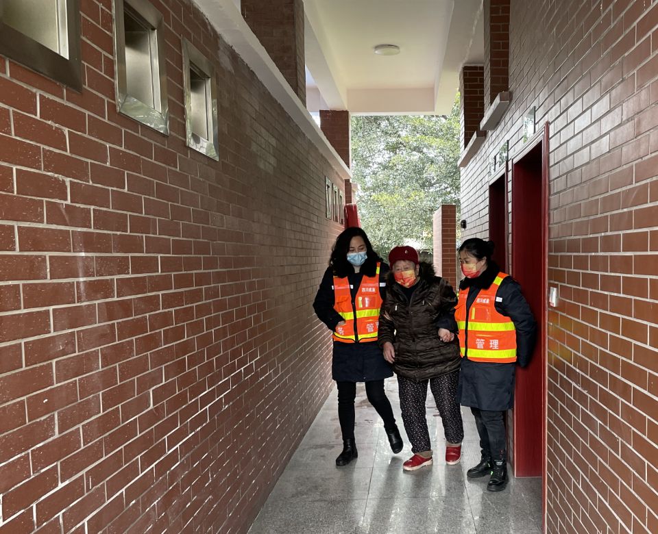 成渝高速隆昌停車區溫馨助人獲贊譽