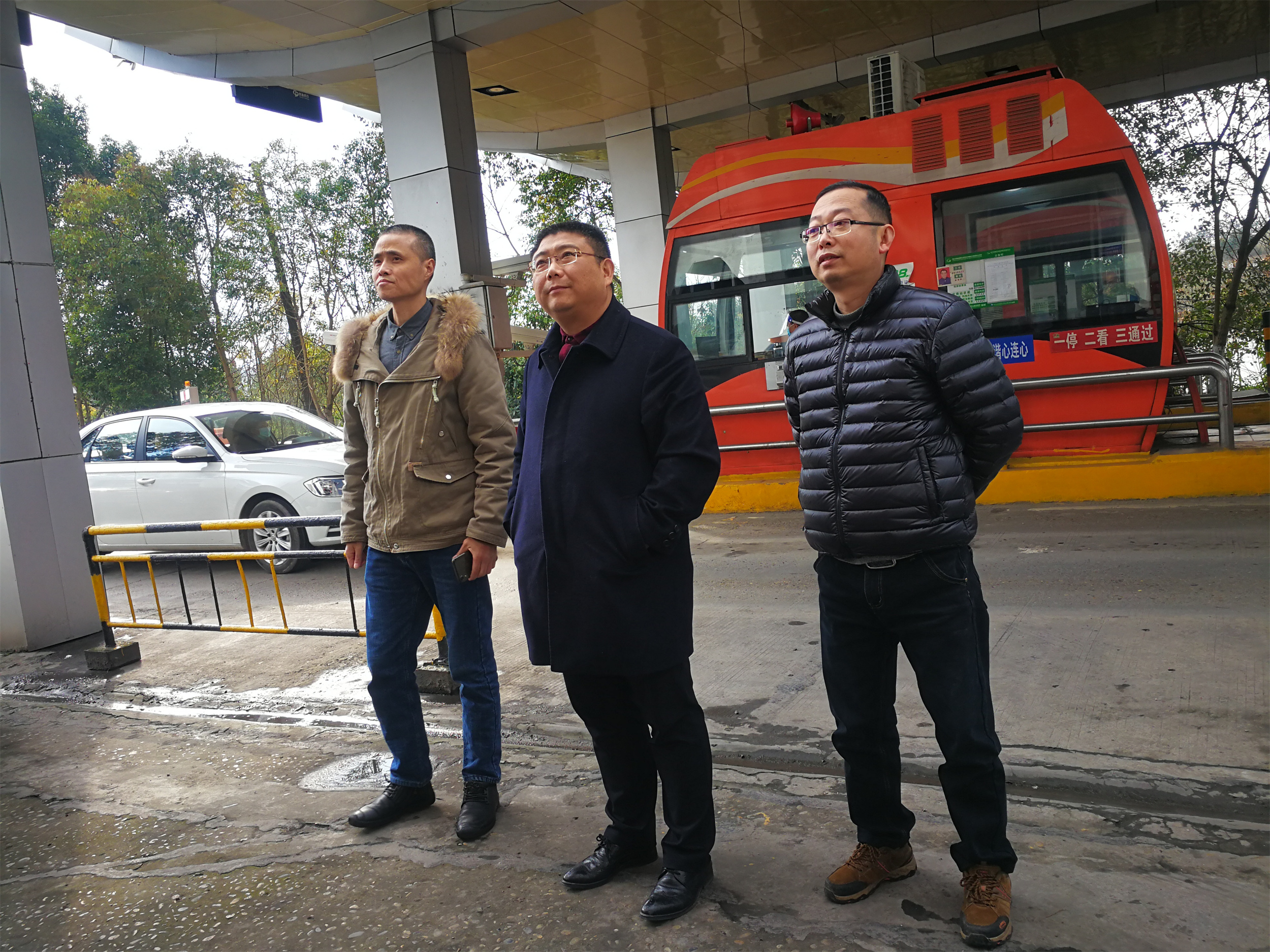 內江管理處檢查成渝高速內江段春運期間運營管理工作