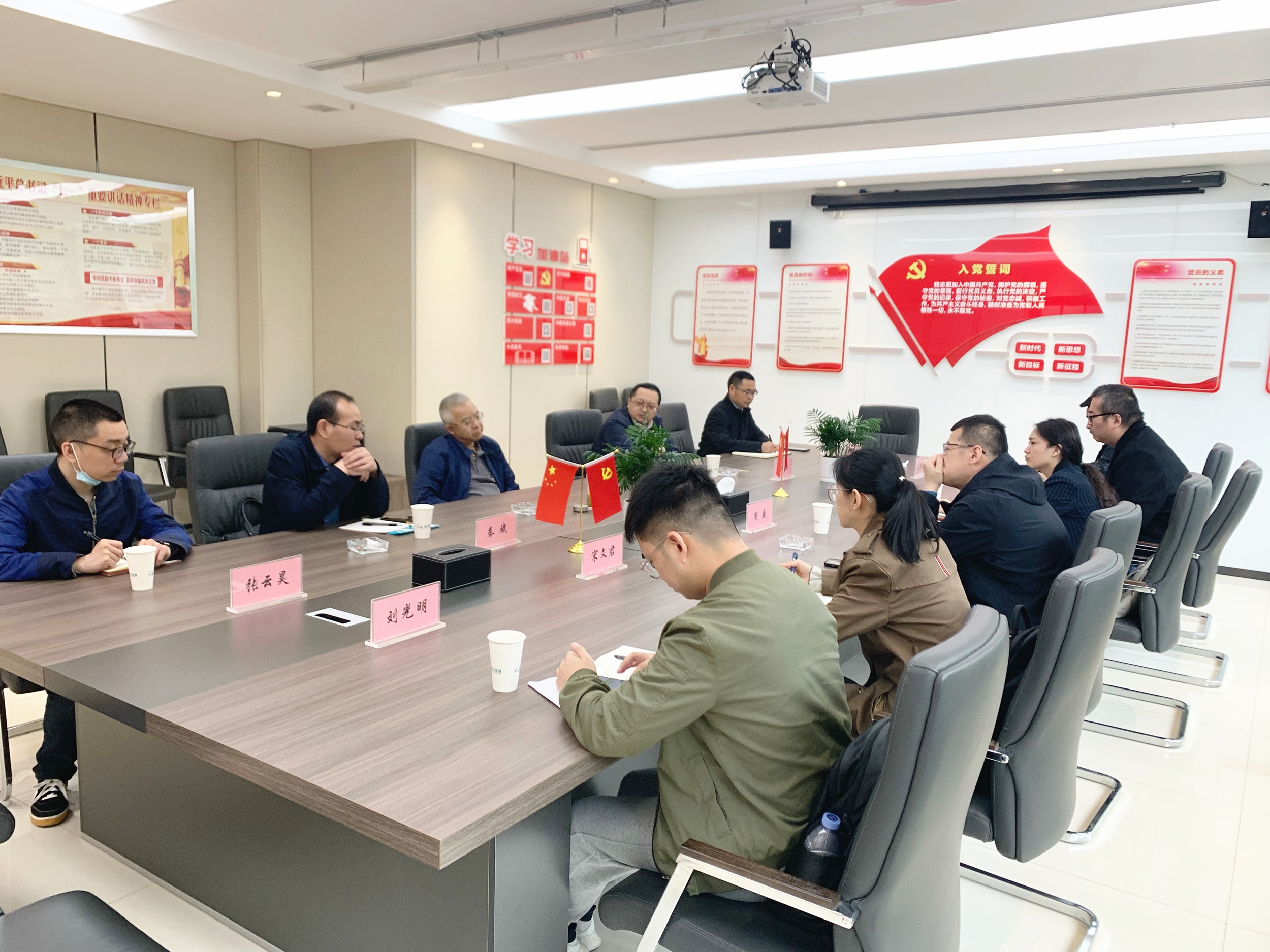 新疆交投科技有限責(zé)任公司到成渝分公司考察交流“紙改電”試點(diǎn)工作