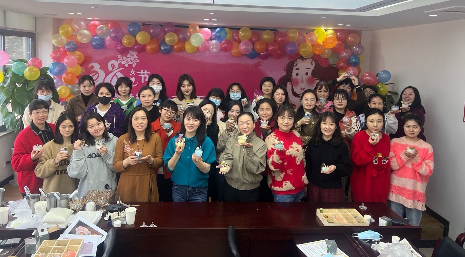 成渝分公司本部開展三八婦女節(jié)“香薰蠟燭”DIY巧手活動