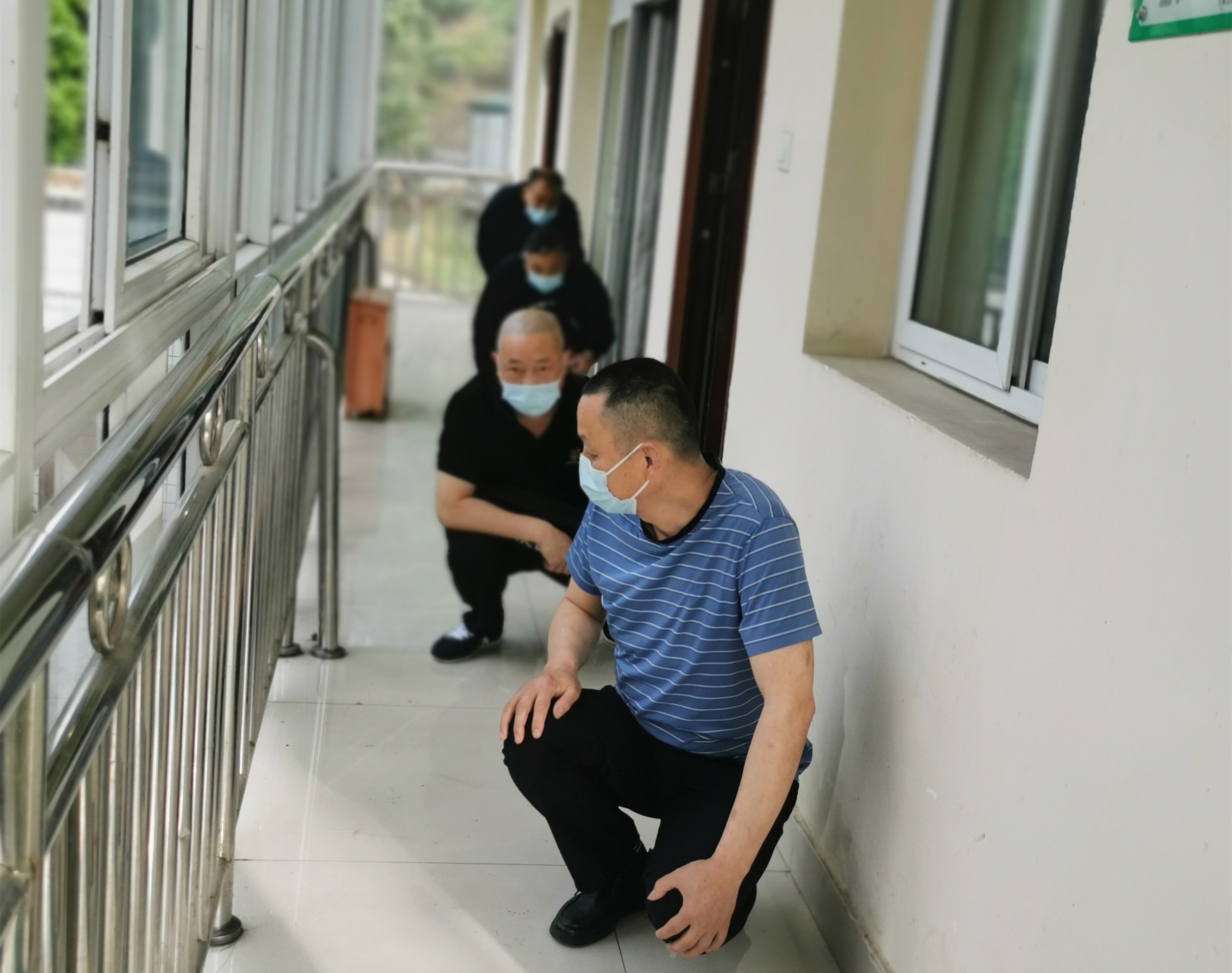 成渝高速公路龍泉湖收費站開展火災疏散演練
