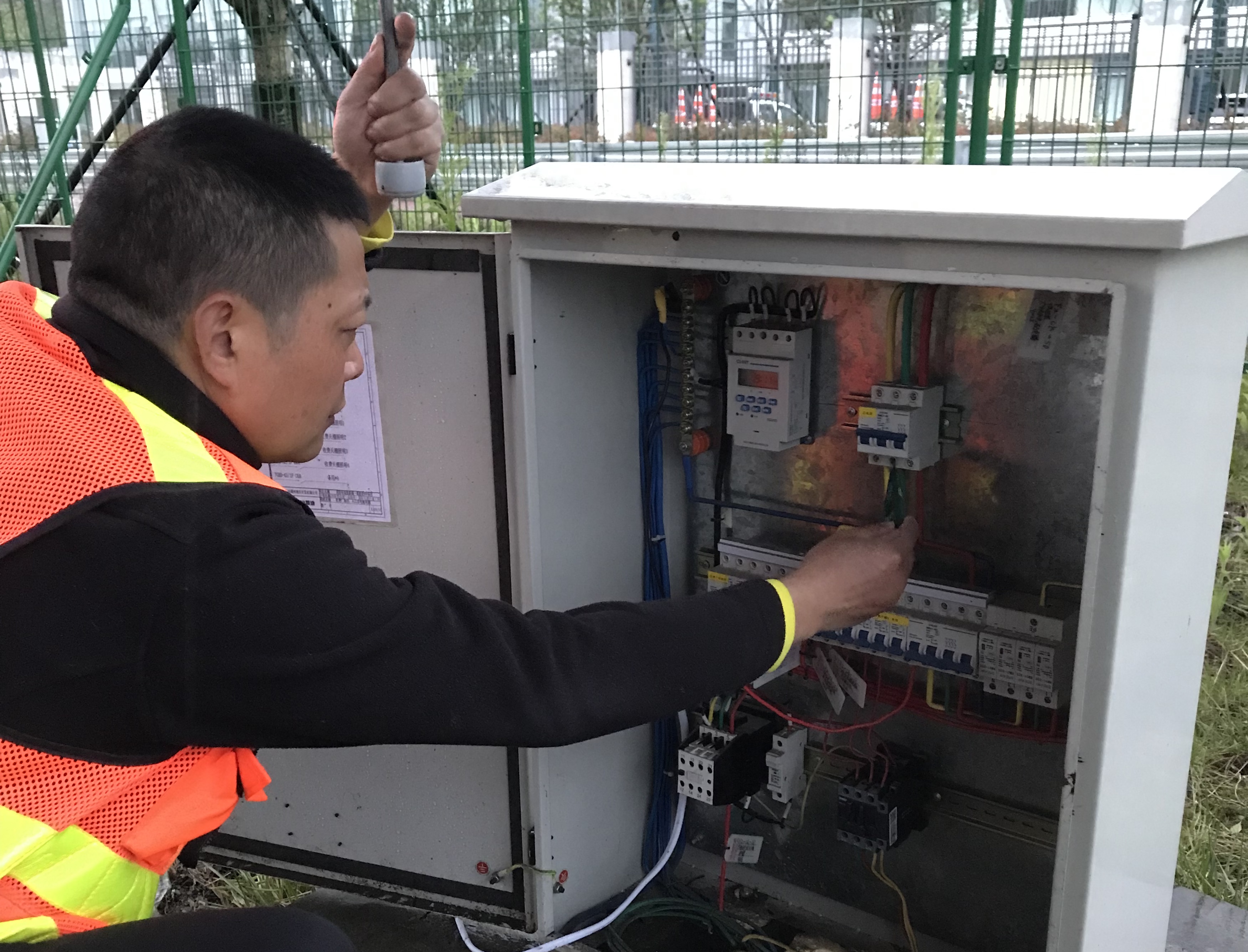 成都管理處及時處置防疫點用電故障