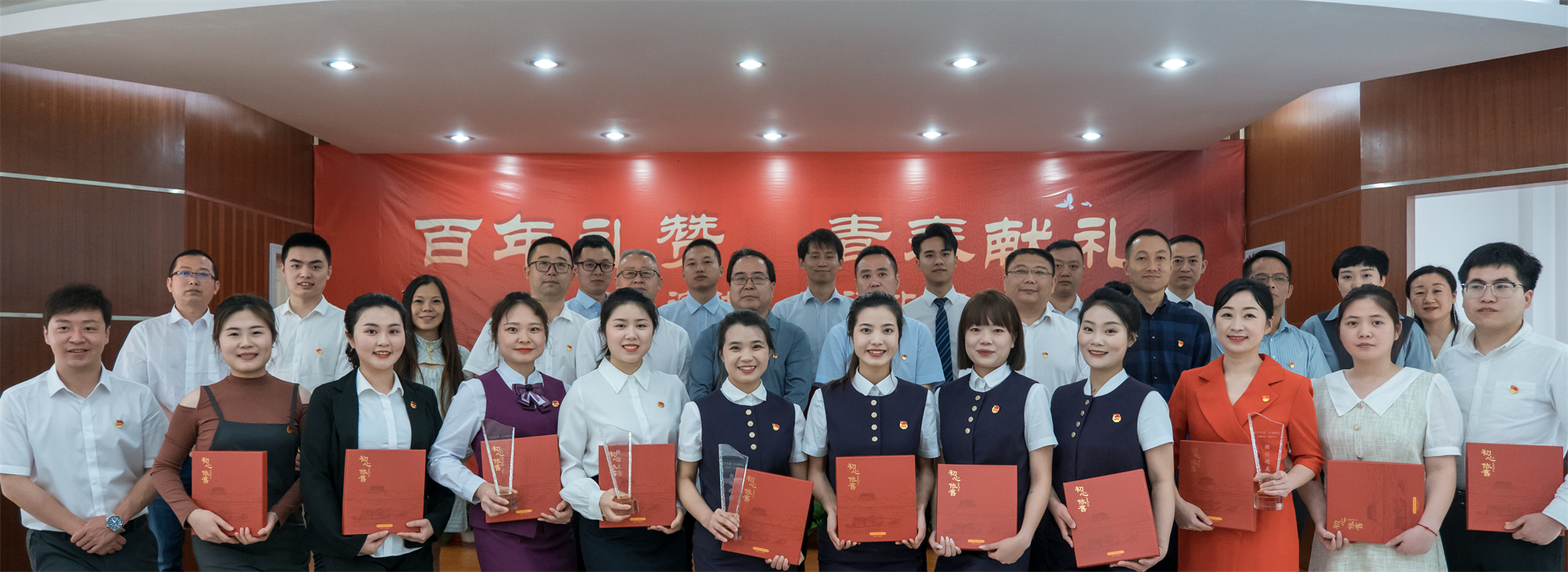 2022.4.28+成渝分公司+百年禮贊 青春獻(xiàn)禮——內(nèi)江管理處聯(lián)合結(jié)對(duì)共建單位開展主題演講、朗誦比賽+龐宇