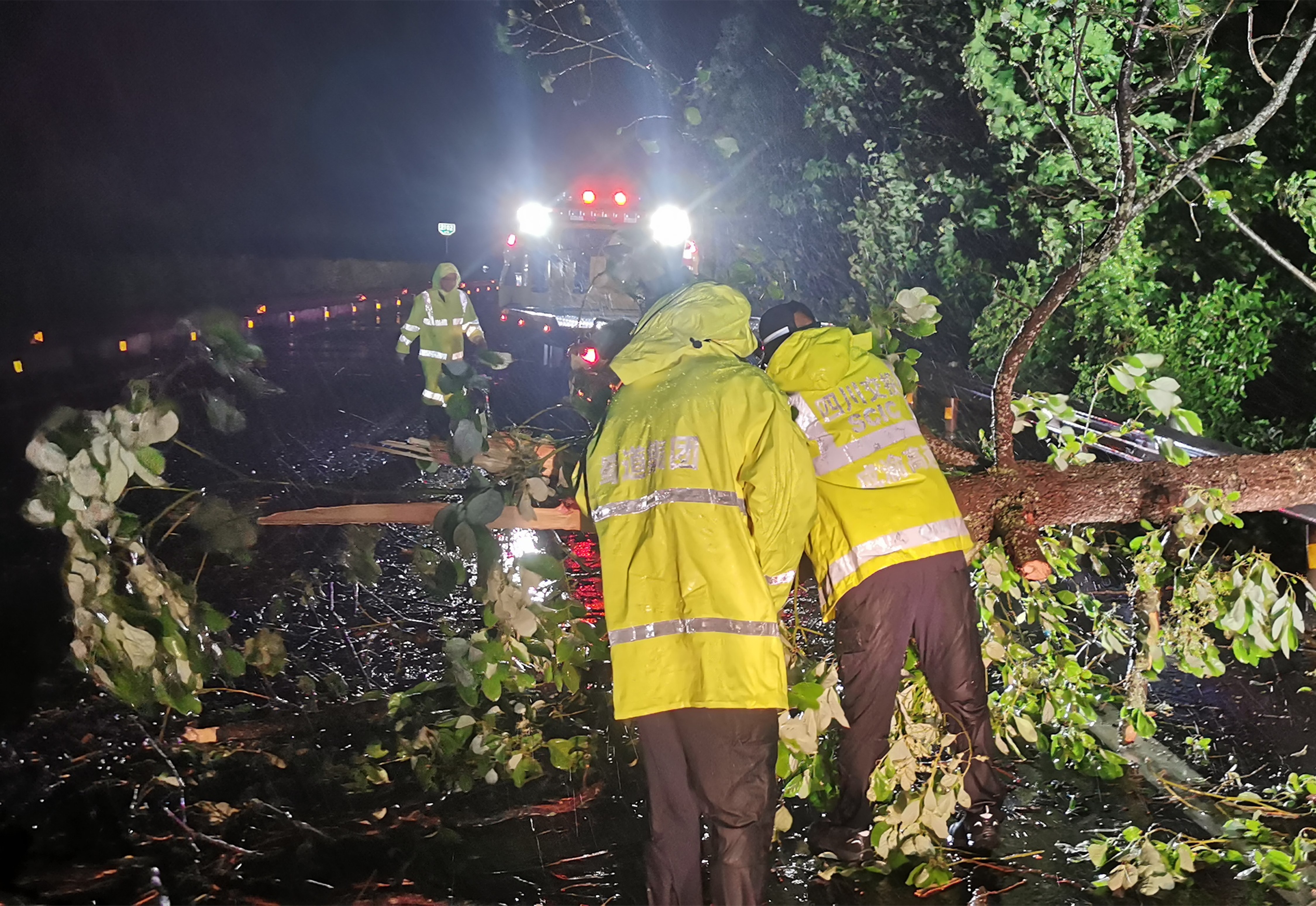 成都管理處強化雨后道路隱患排查
