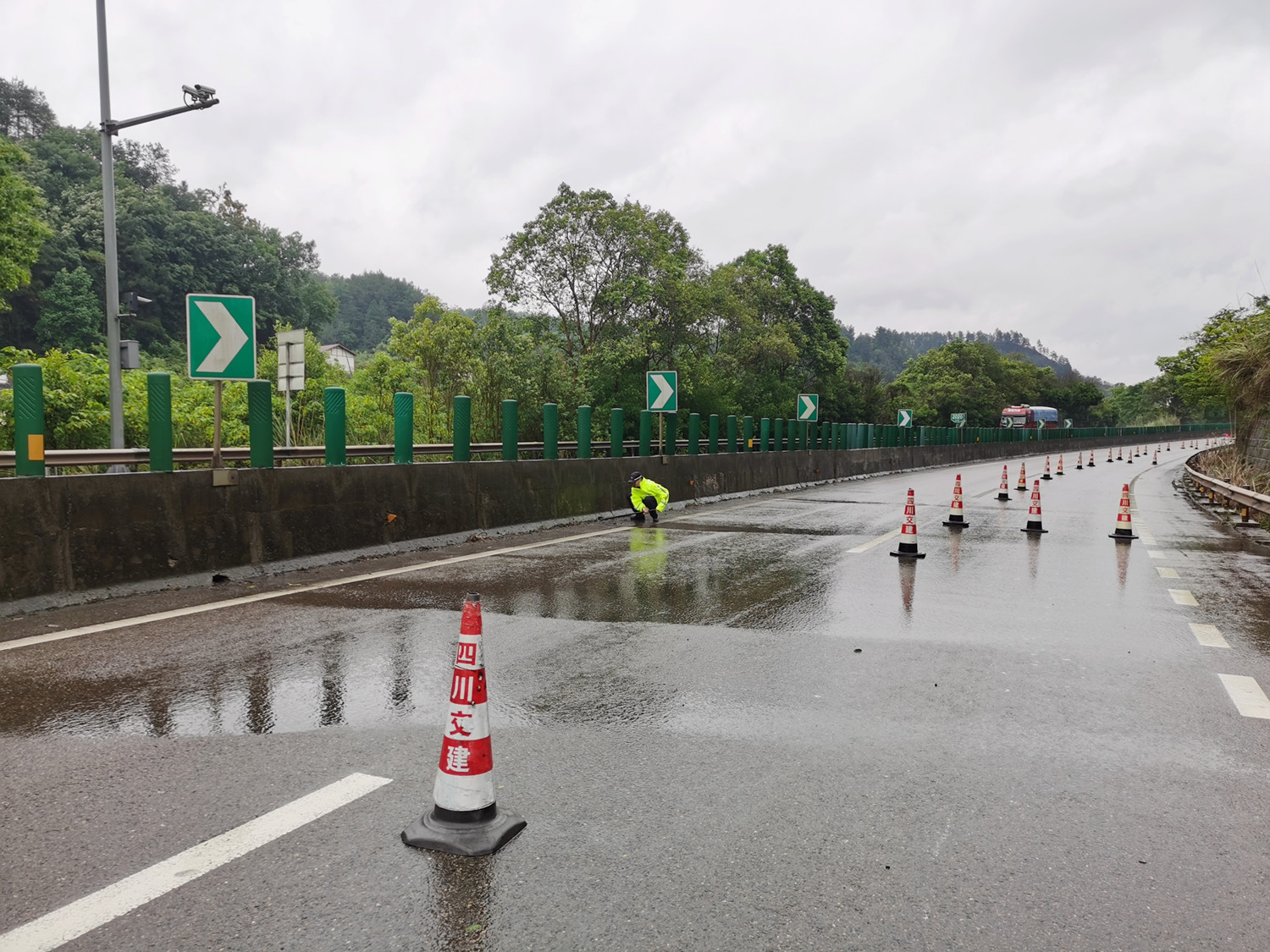 資陽管理處開展雨中巡查和雨后核查工作