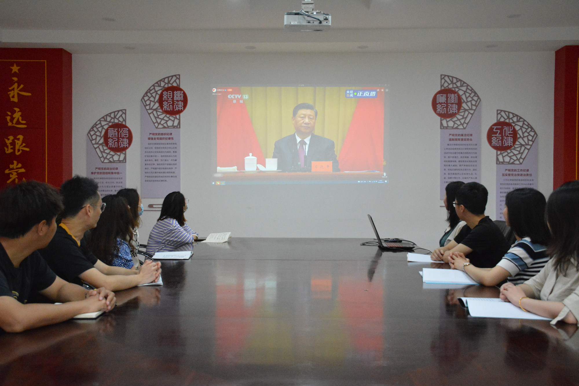 成渝分公司組織團(tuán)員青年觀看學(xué)習(xí)慶祝中國(guó)共產(chǎn)主義青年團(tuán)成立100周年直播