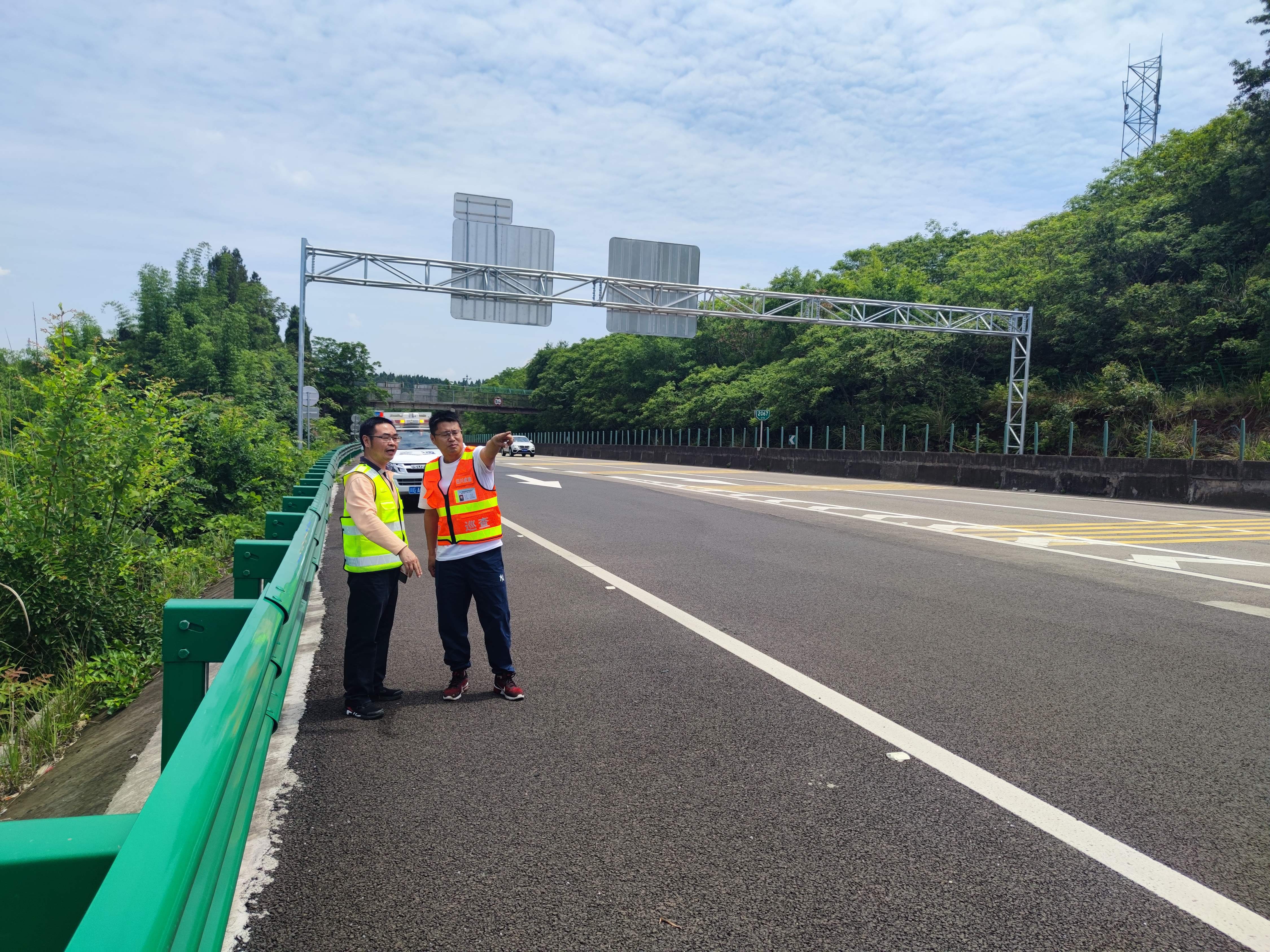成都管理處開(kāi)展道路隔離網(wǎng)隱患排查工作