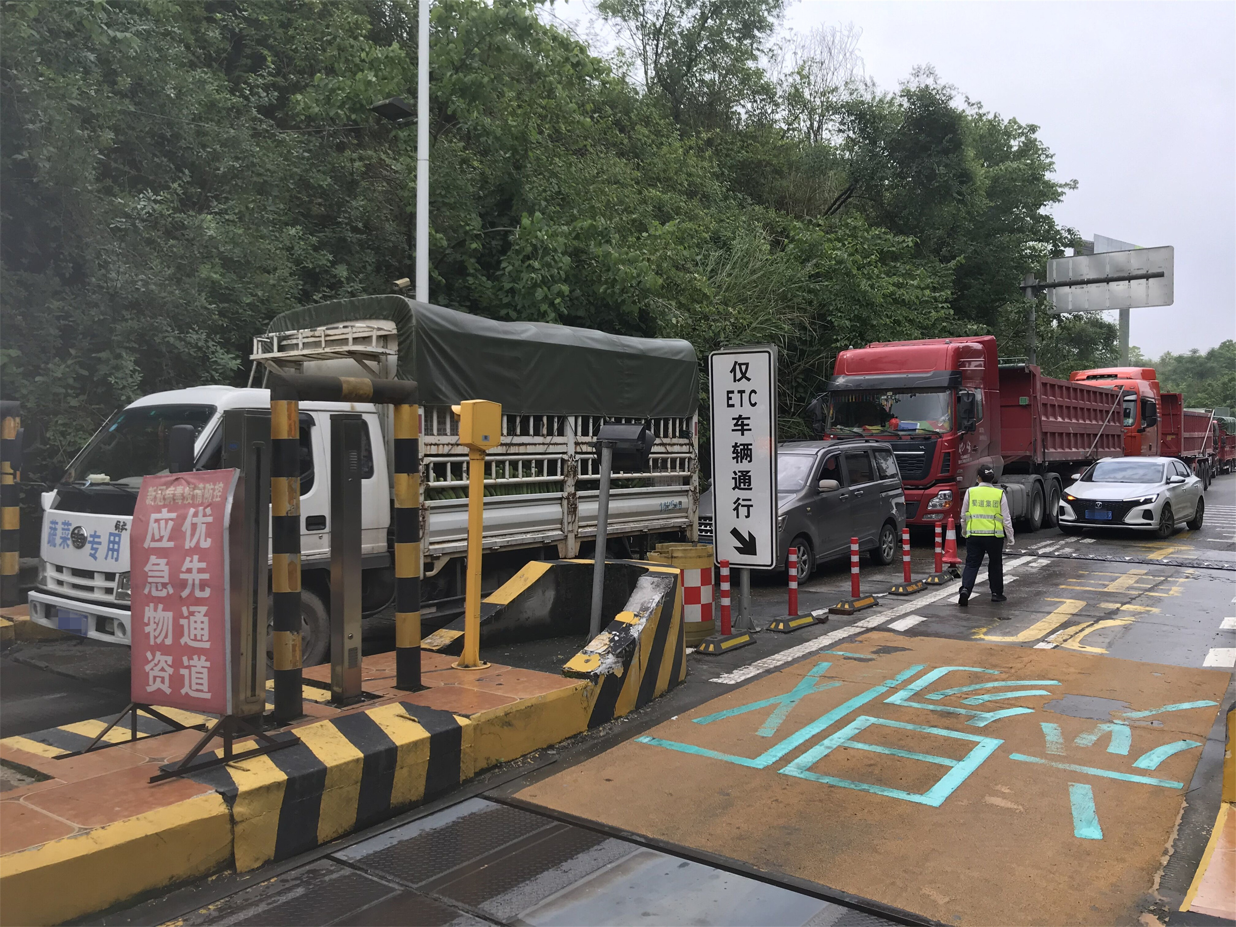 內(nèi)江管理處全力做好斷道施工期間安全保暢工作