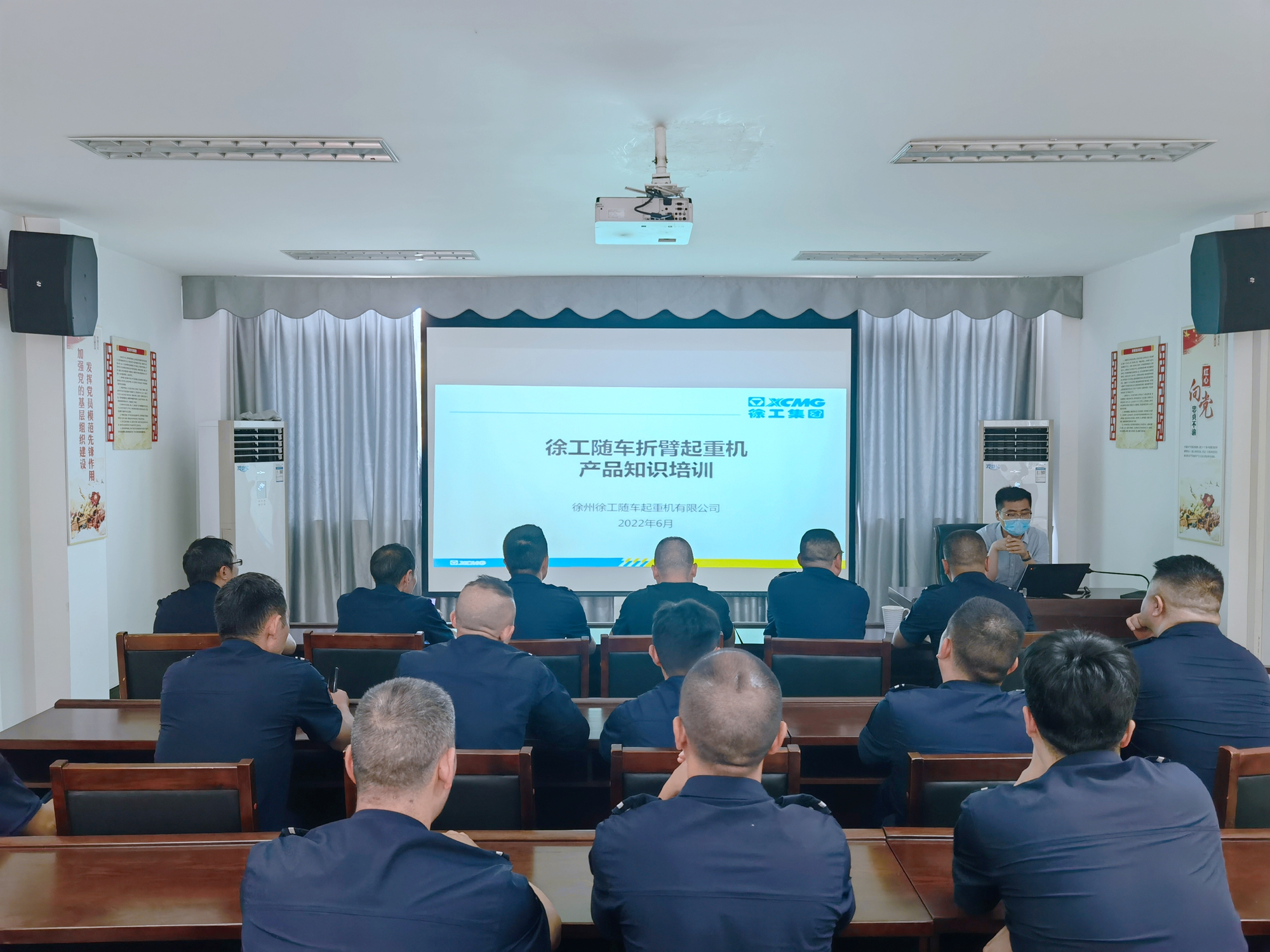 成渝分公司組織開展汽車起重機（折臂式）培訓(xùn)