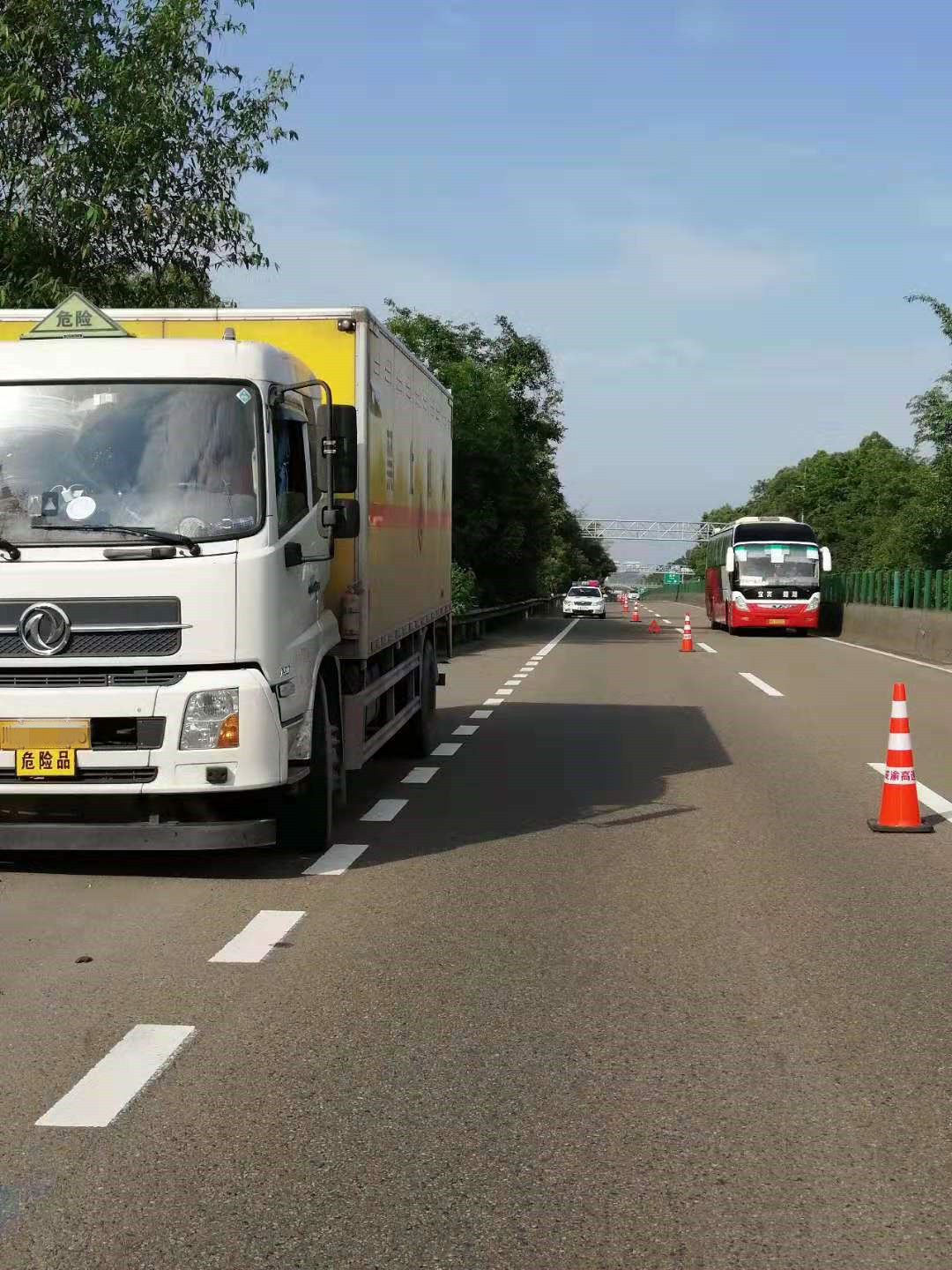 內江管理處有效應對危化品故障貨車險情