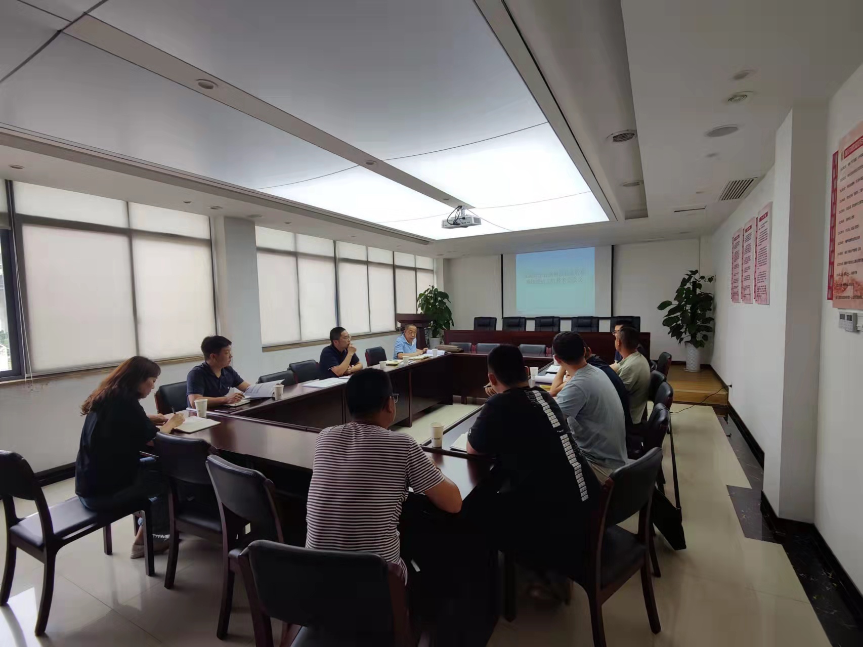 成渝分公司組織召開成渝高速公路橋面徑流收集系統改造工程技術交底會