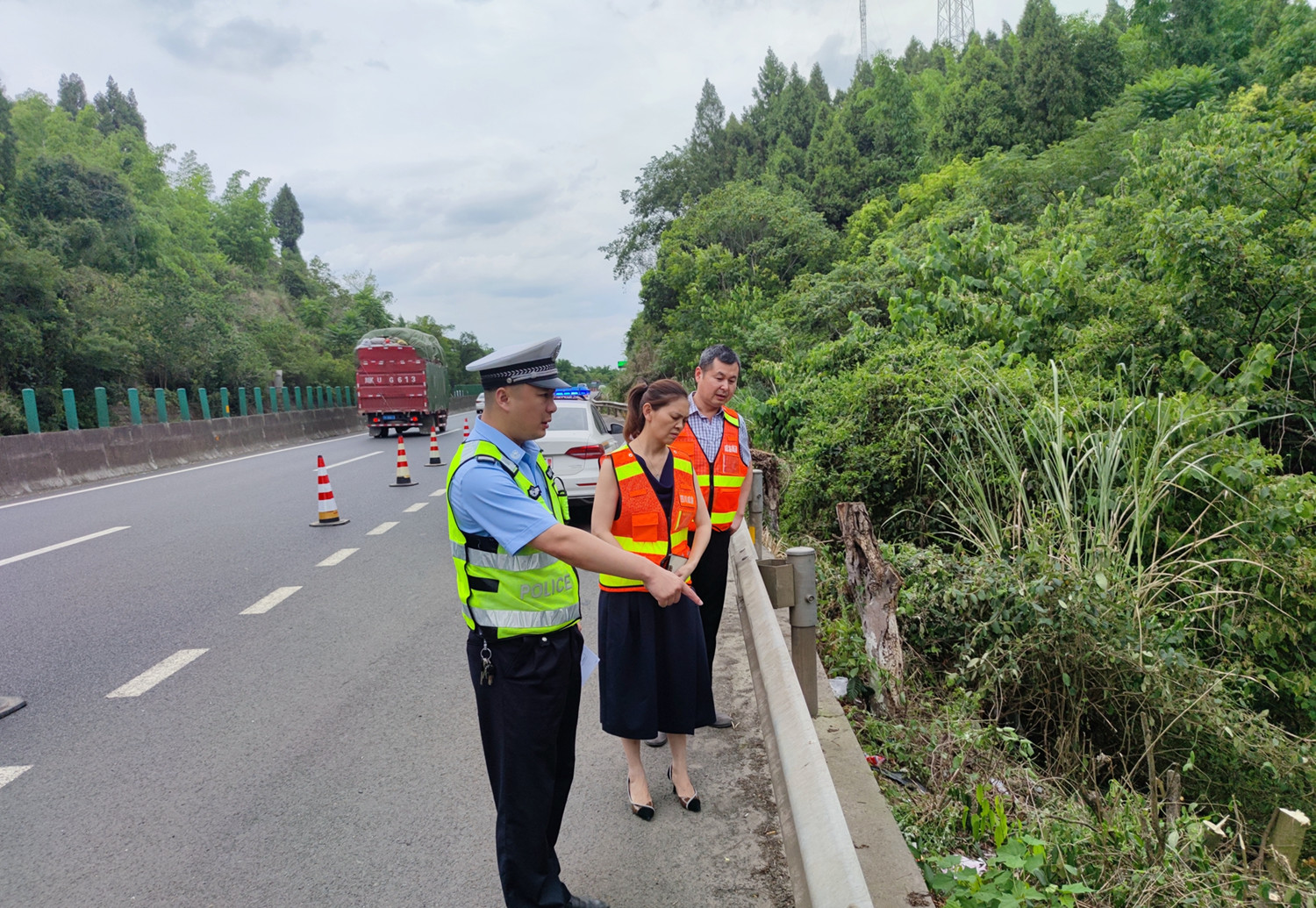成渝高速公路資陽聯(lián)勤辦開展交通安全設(shè)施排查