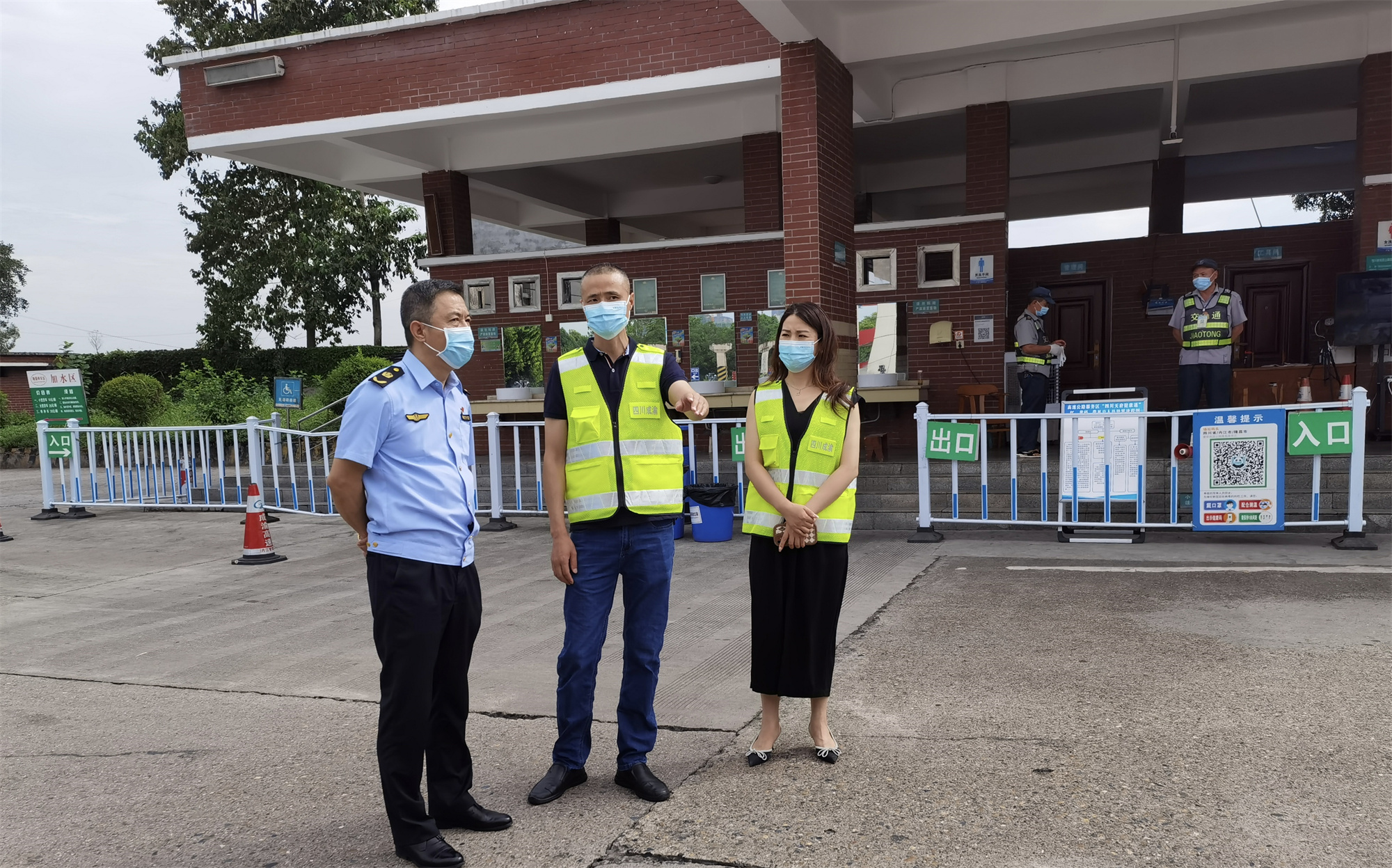 內(nèi)江管理處聯(lián)合高速執(zhí)法檢查成渝高速隆昌停車區(qū)疫情防控工作