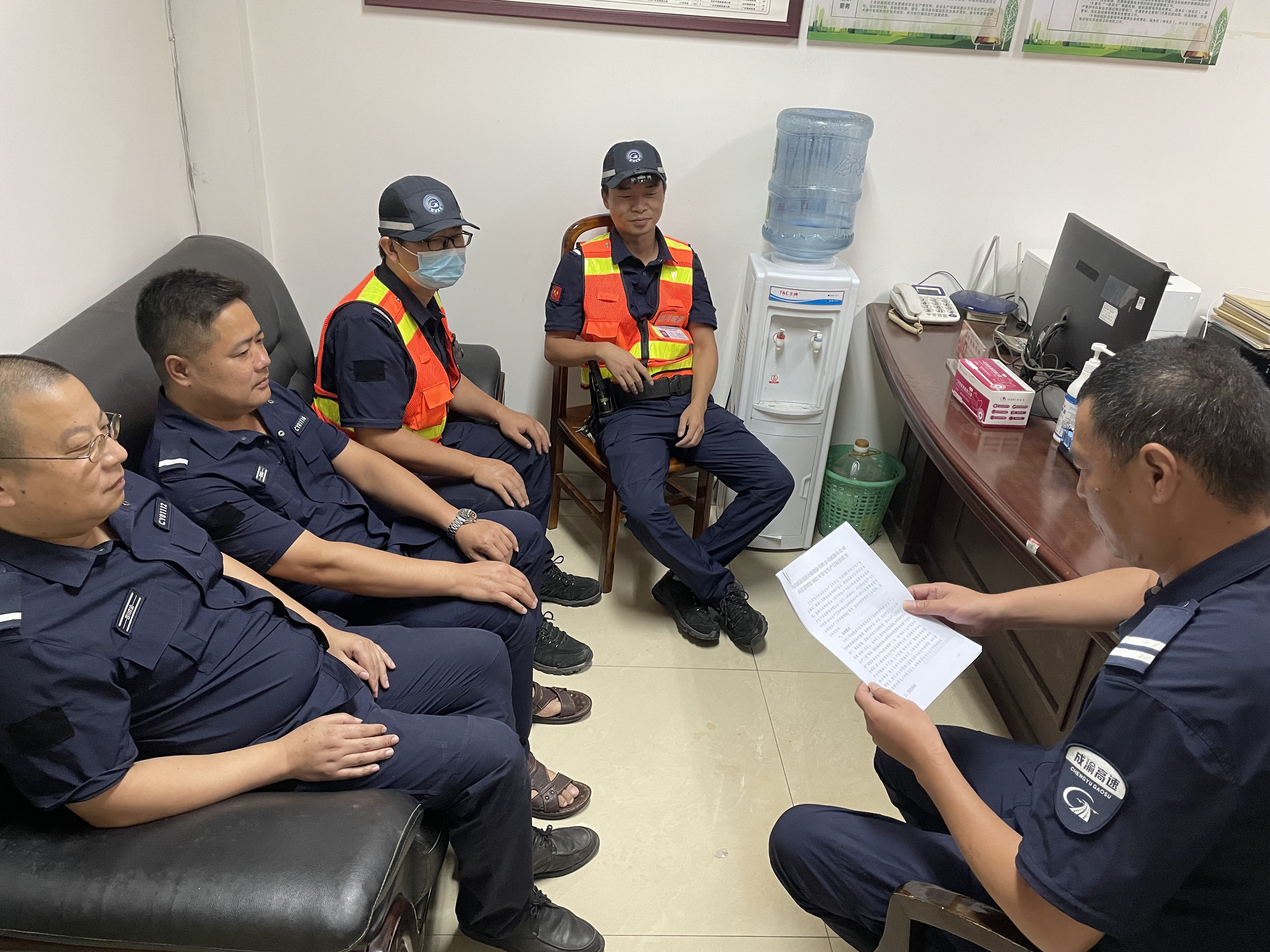 內江管理處路產管護隊伍集中學習新國標《道路交通標志和標線》知識