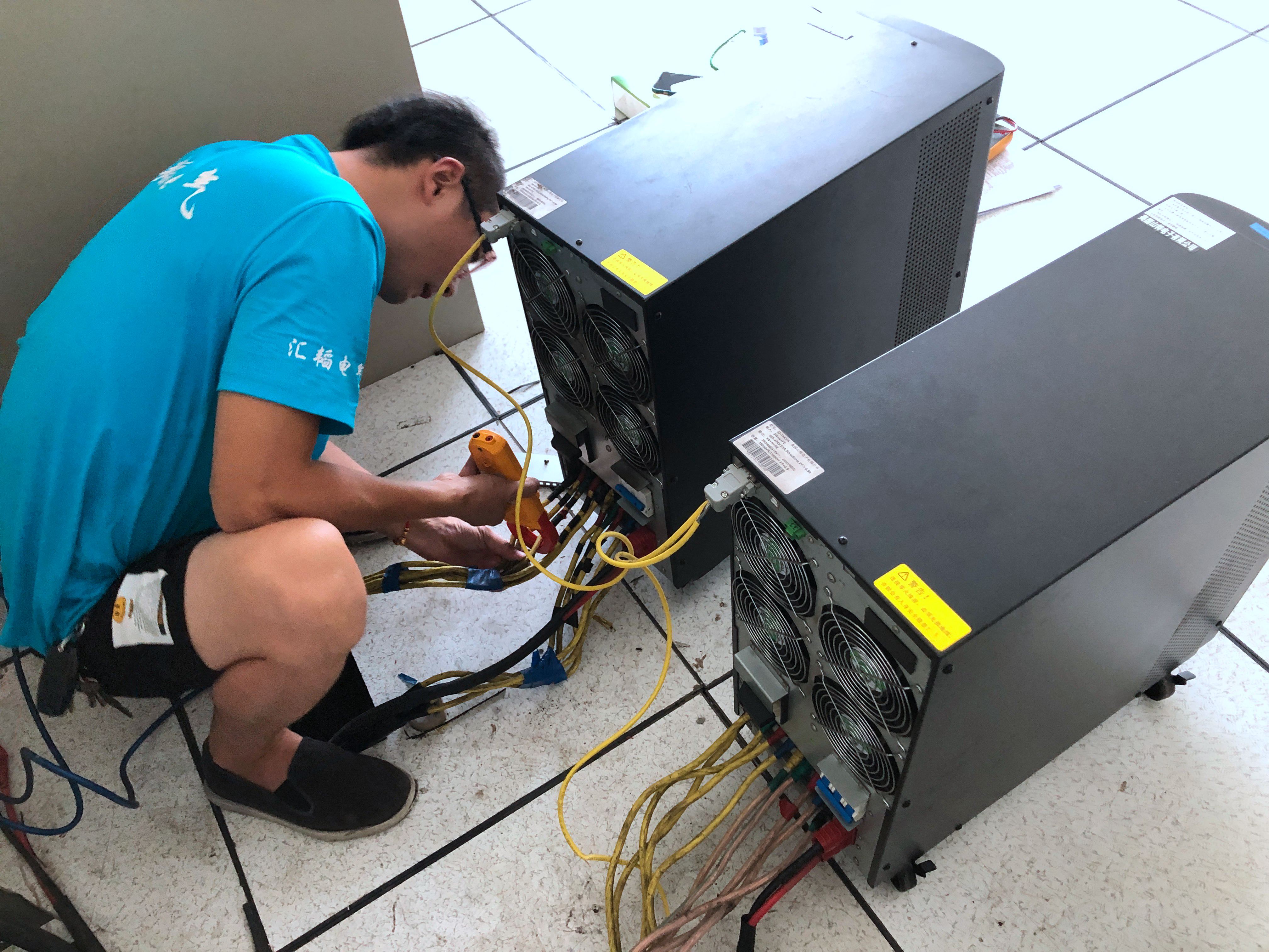 內江管理處完成收費站UPS電源巡檢工作
