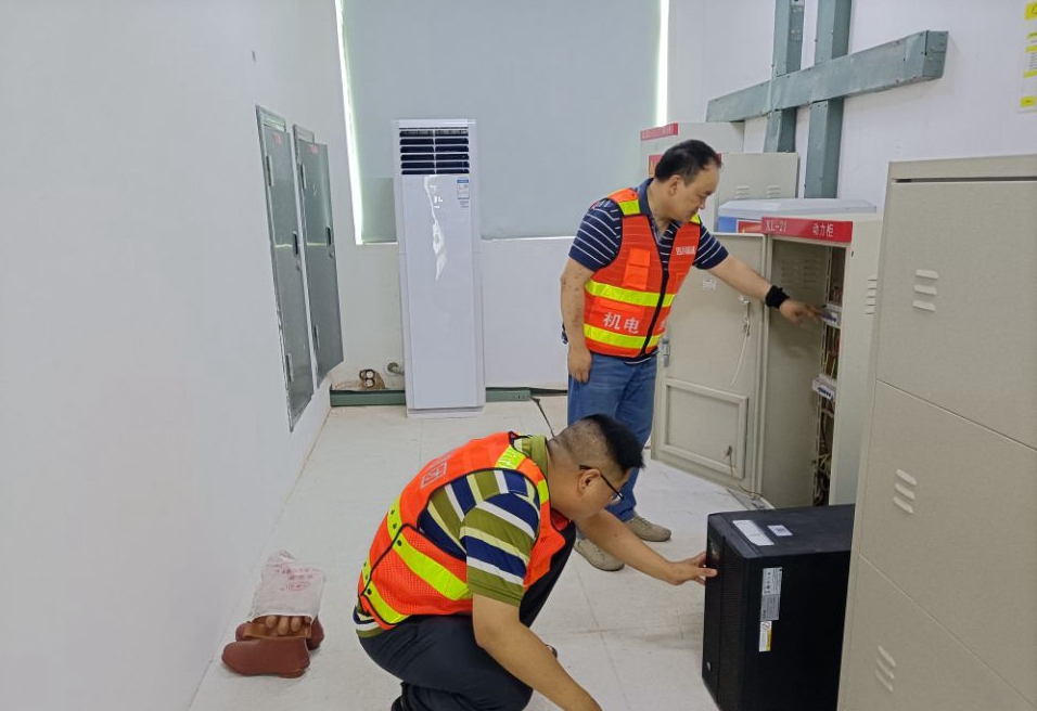 資陽管理處開展夏季高溫天氣供配電設備巡查