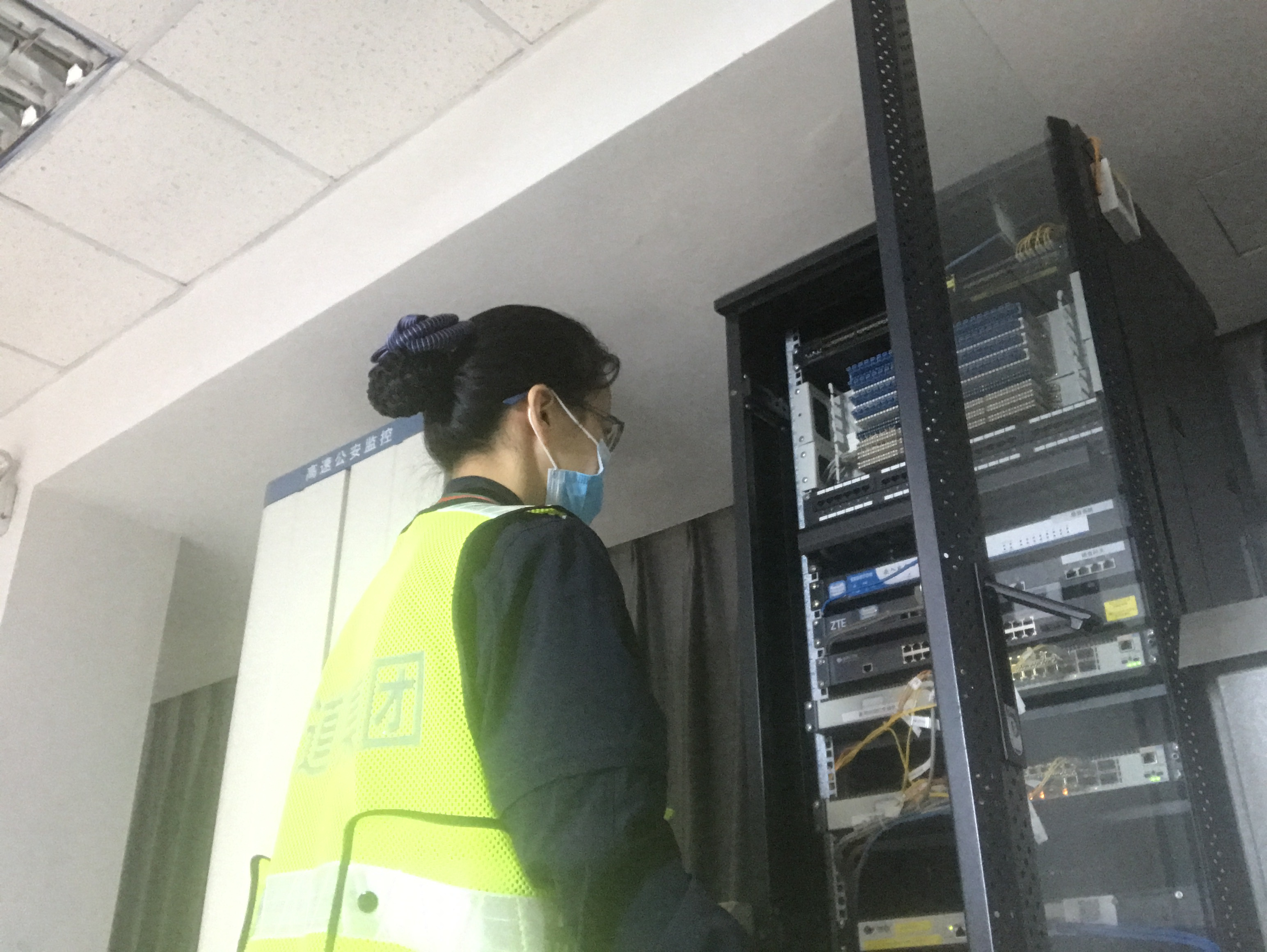 成渝高速漁箭收費站加強網絡安全管理