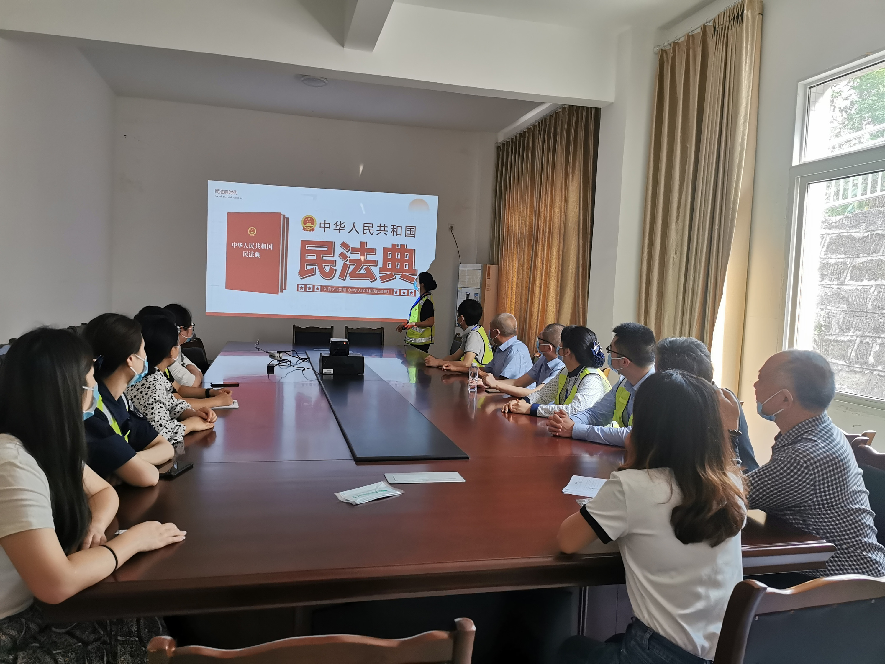 9.16+成渝高速資中收費站積極提升員工法律素養(yǎng)+雷亞玲