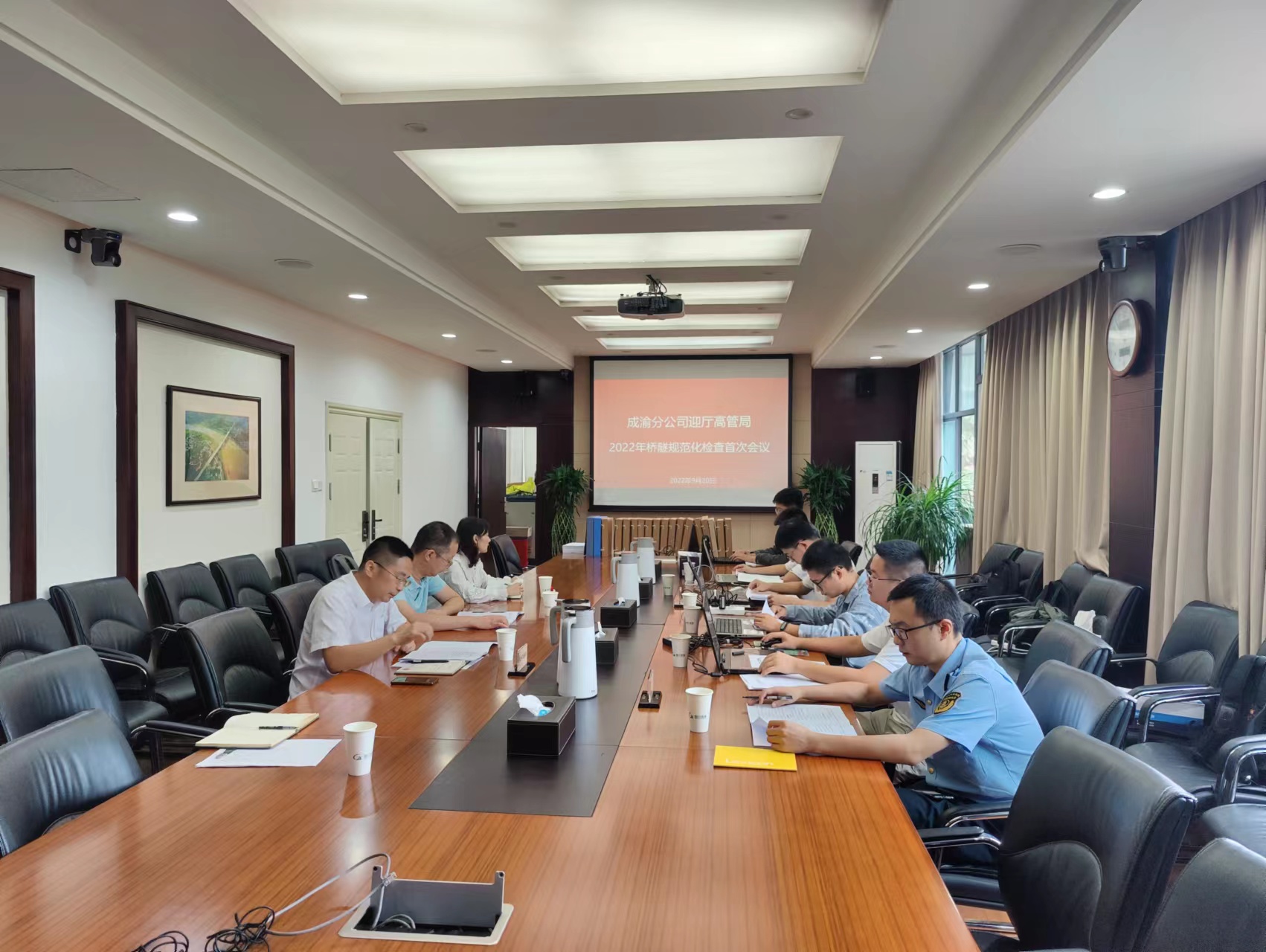 成渝分公司順利完成2022年全省營運高速公路橋隧養(yǎng)護管理規(guī)范化監(jiān)督檢查工作