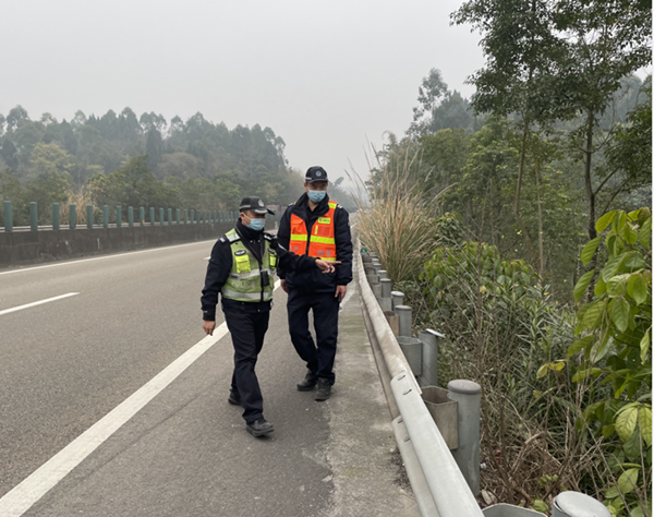 成渝高速內(nèi)江聯(lián)勤辦開展春運道路安全隱患排查