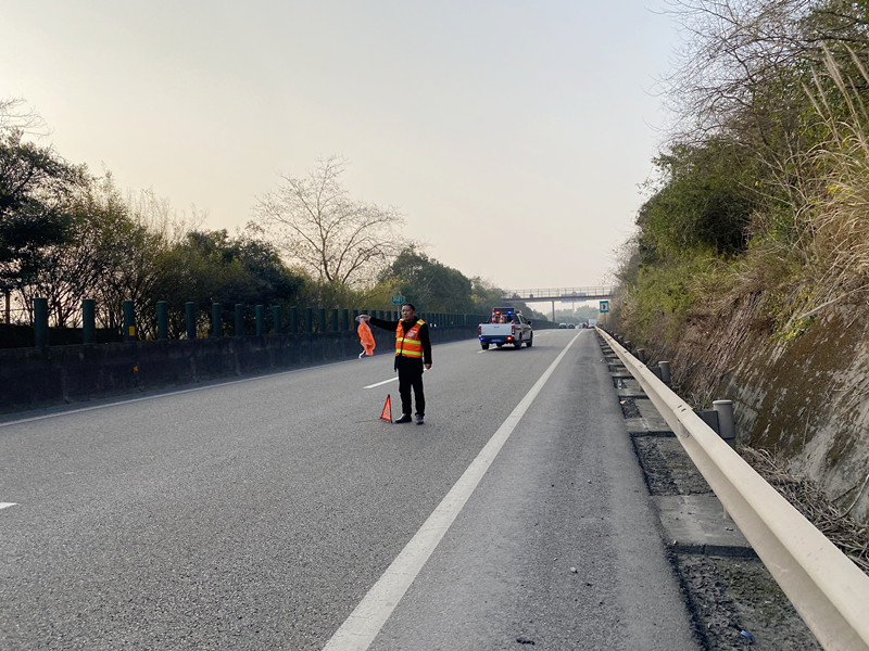 資陽管理處充分發(fā)揮部門聯(lián)動(dòng)作用消除道路安全隱患