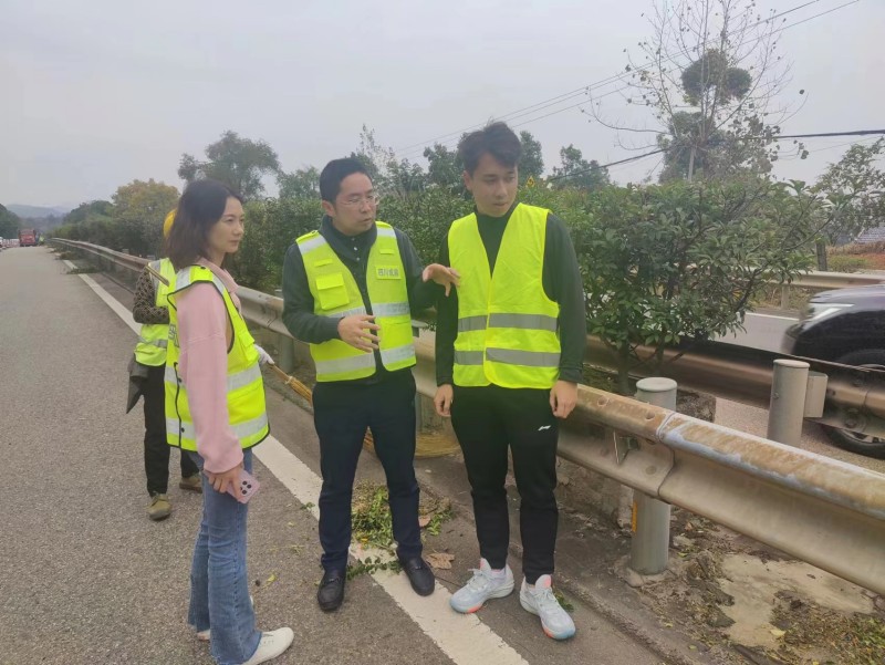 成渝分公司檢查成渝高速公路養護施工作業情況