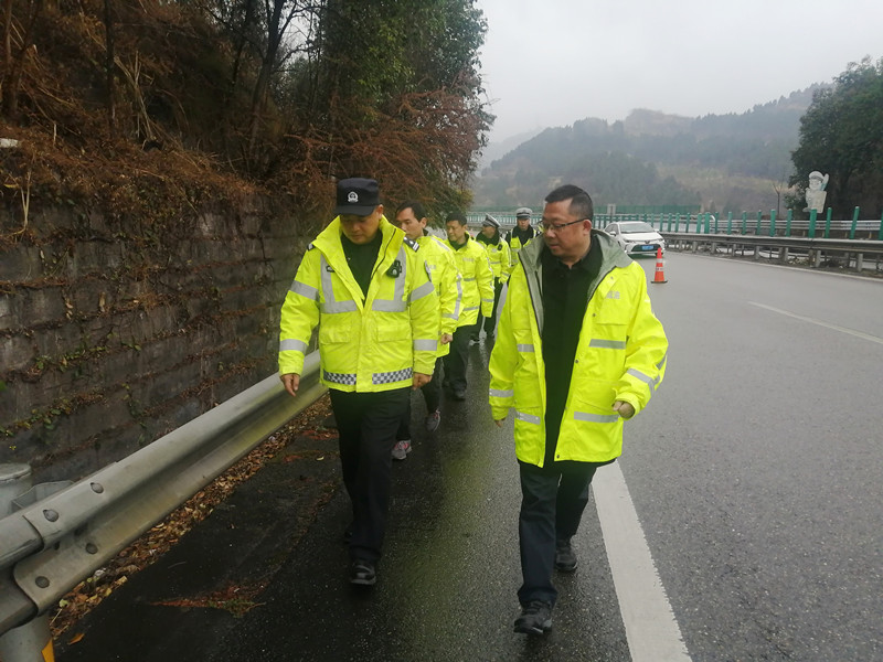 2.22+王明君+成都管理處黨總支聯(lián)合結(jié)對共建黨組織開展道路交安設(shè)施專項(xiàng)安全檢查工作