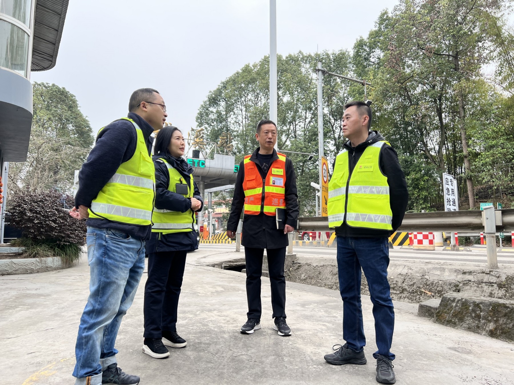 3.6+鄒麗 黃旭鷹 胡長海+成渝分公司督導資陽管理處安全生產工作1
