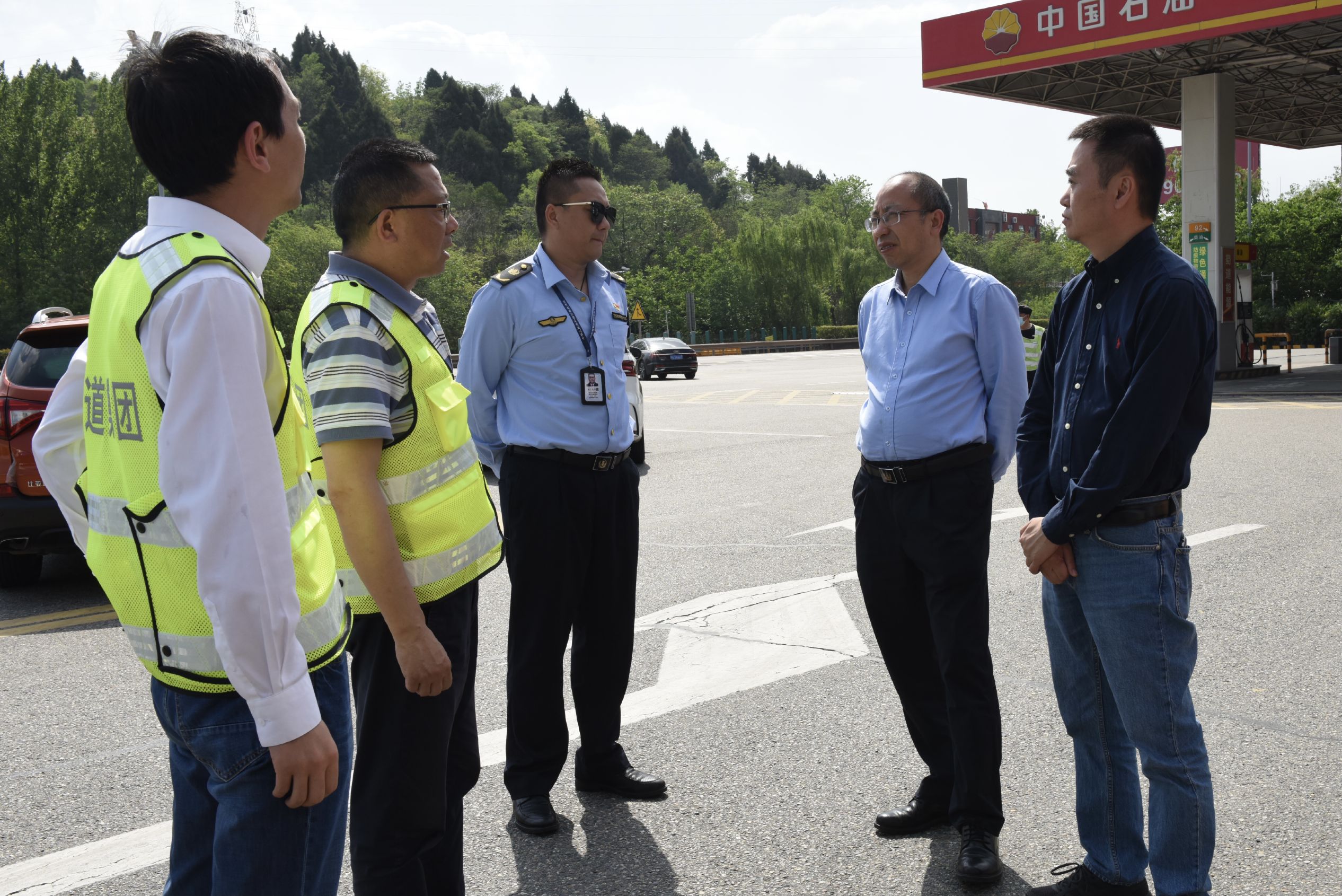四川省交通運(yùn)輸綜合行政執(zhí)法總隊(duì)第一支隊(duì)督查成渝分公司“五一”節(jié)前準(zhǔn)備及大運(yùn)會(huì)安全保暢工作