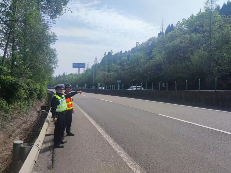 5.8+陶磊+成都管理處黨總支聯(lián)合共建黨組織開展道路隱患排查