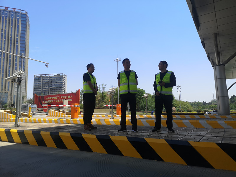 成渝分公司黨委委員、副總經理魏明帶隊督導成渝高速公路簡陽北收費站“五一”安全保暢工作